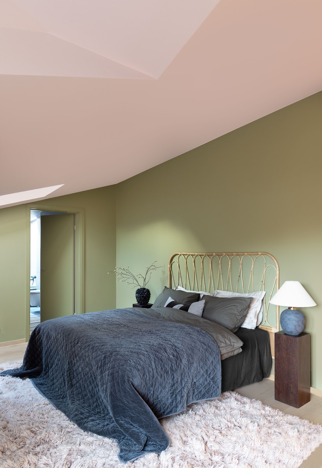 Hovedsoverom med tilgang til privat bad med badekar Galleribilde