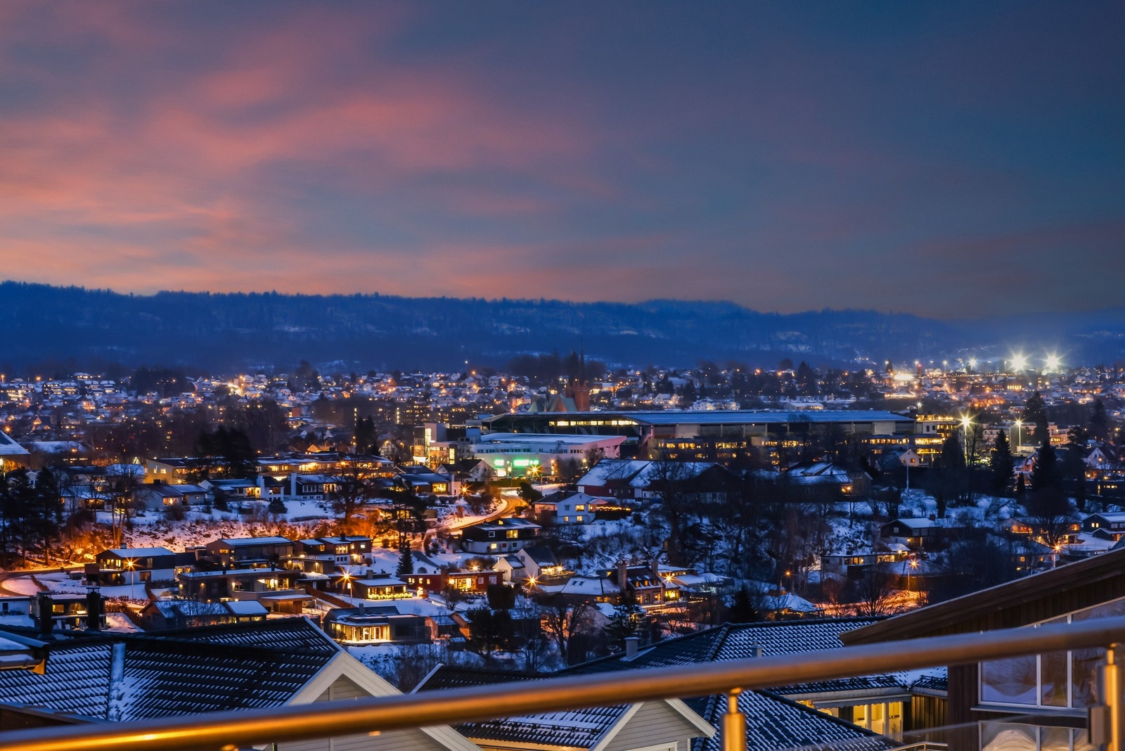 Solid standard, nydelig utsikt, godkjent utleie og isolert dobbelgarasje Galleribilde