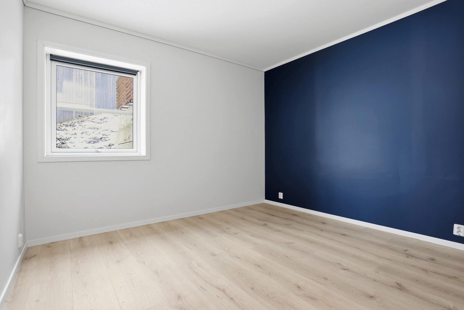 eiligheten har 2 gode soverom. Begge rommene er av god størrelse og har god plass til dobbeltseng og garderobeløsning. Galleribilde