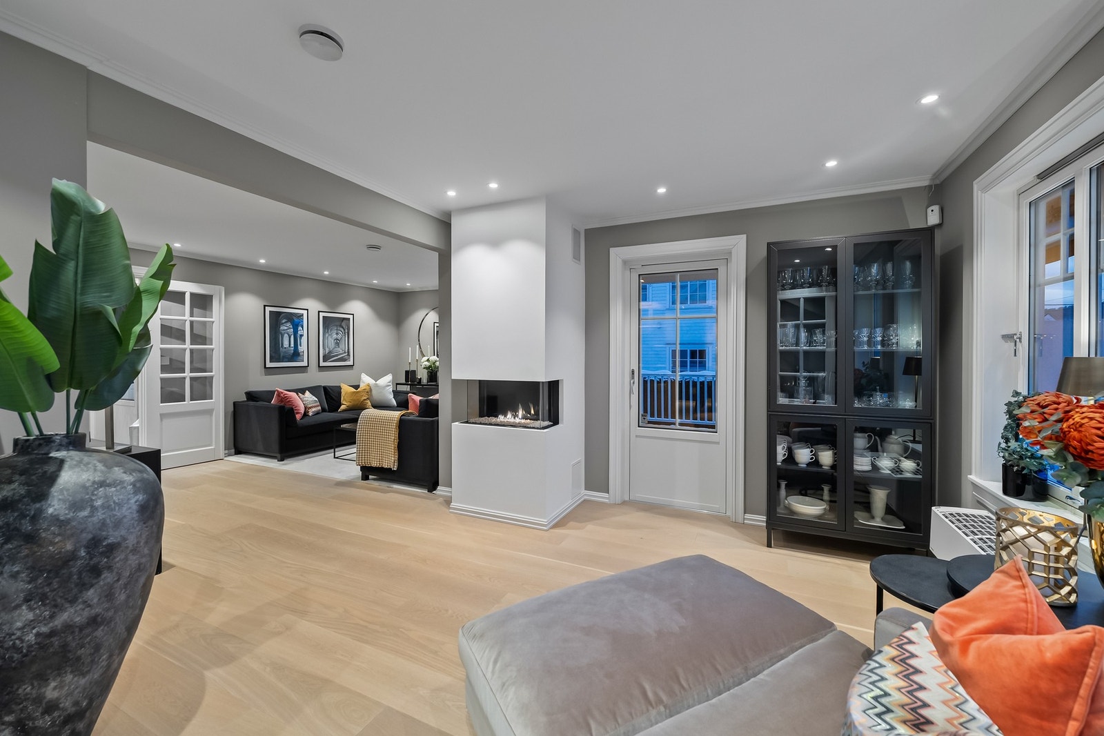 Fra stuen er det direkte utgang til en generøs terrasse på ca. 78 kvm. Galleribilde