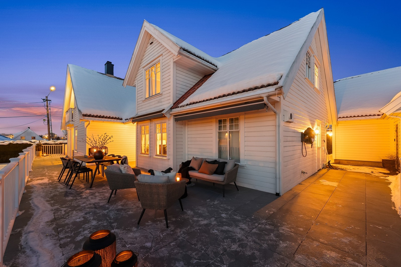 Terrassen ble oppgradert i 2024 med nye heller og gjerde. Galleribilde