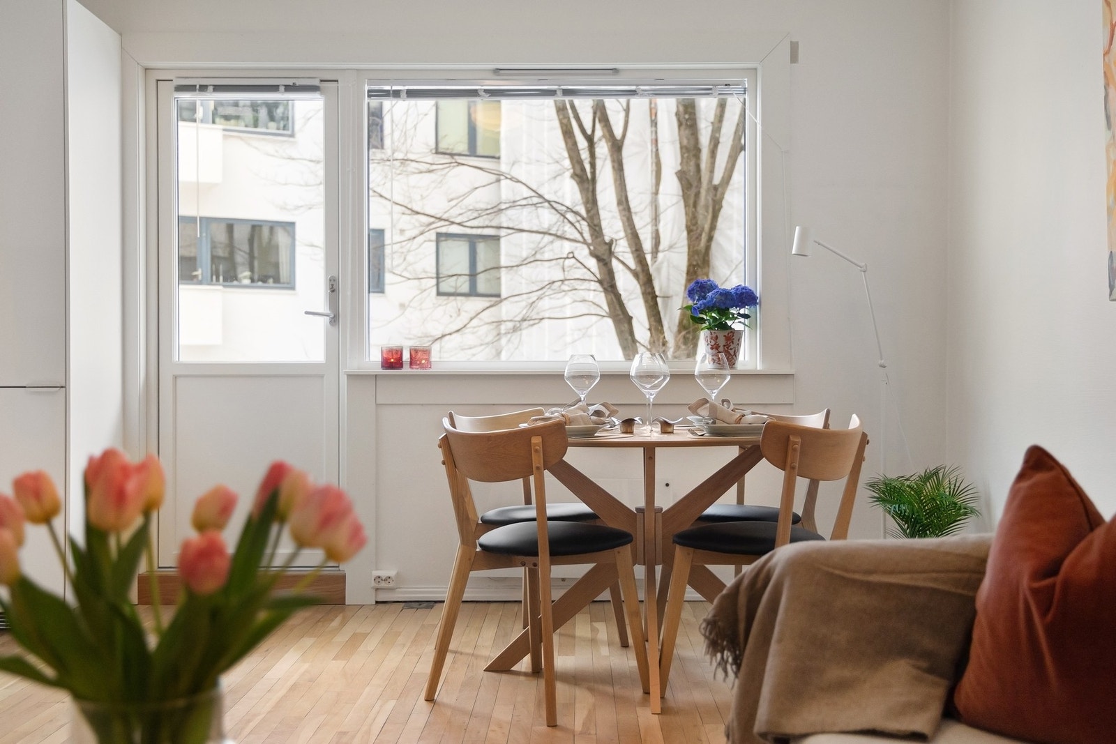 Utgang fra stuen til balkong. Galleribilde