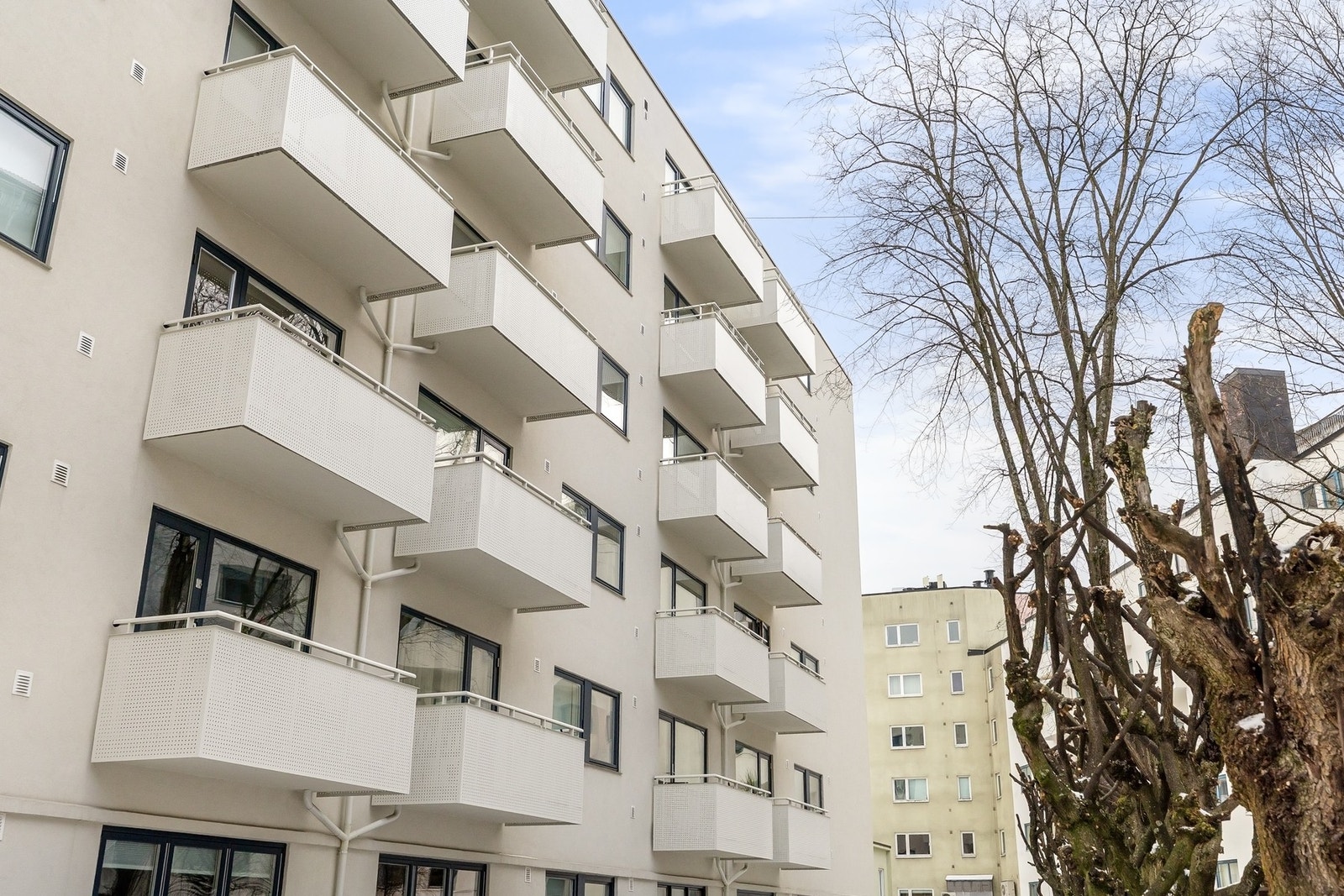 Balders gate 4, ligger i et godt etablert boområdet på beste Frogner, med det meste av service fasiliteter like utenfor døren. Galleribilde