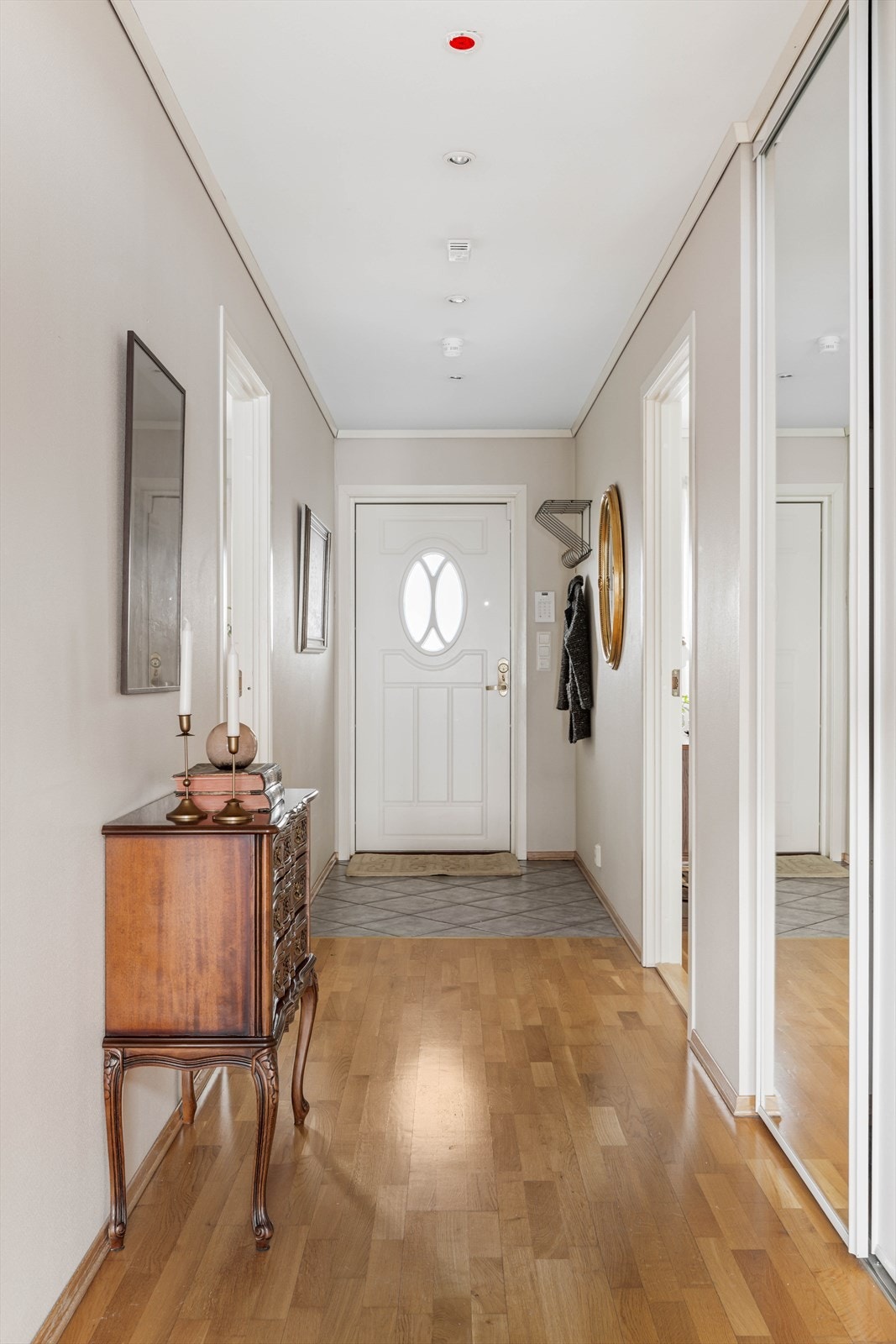 En innbydende entré gir et godt førsteinntrykk av leiligheten. Galleribilde