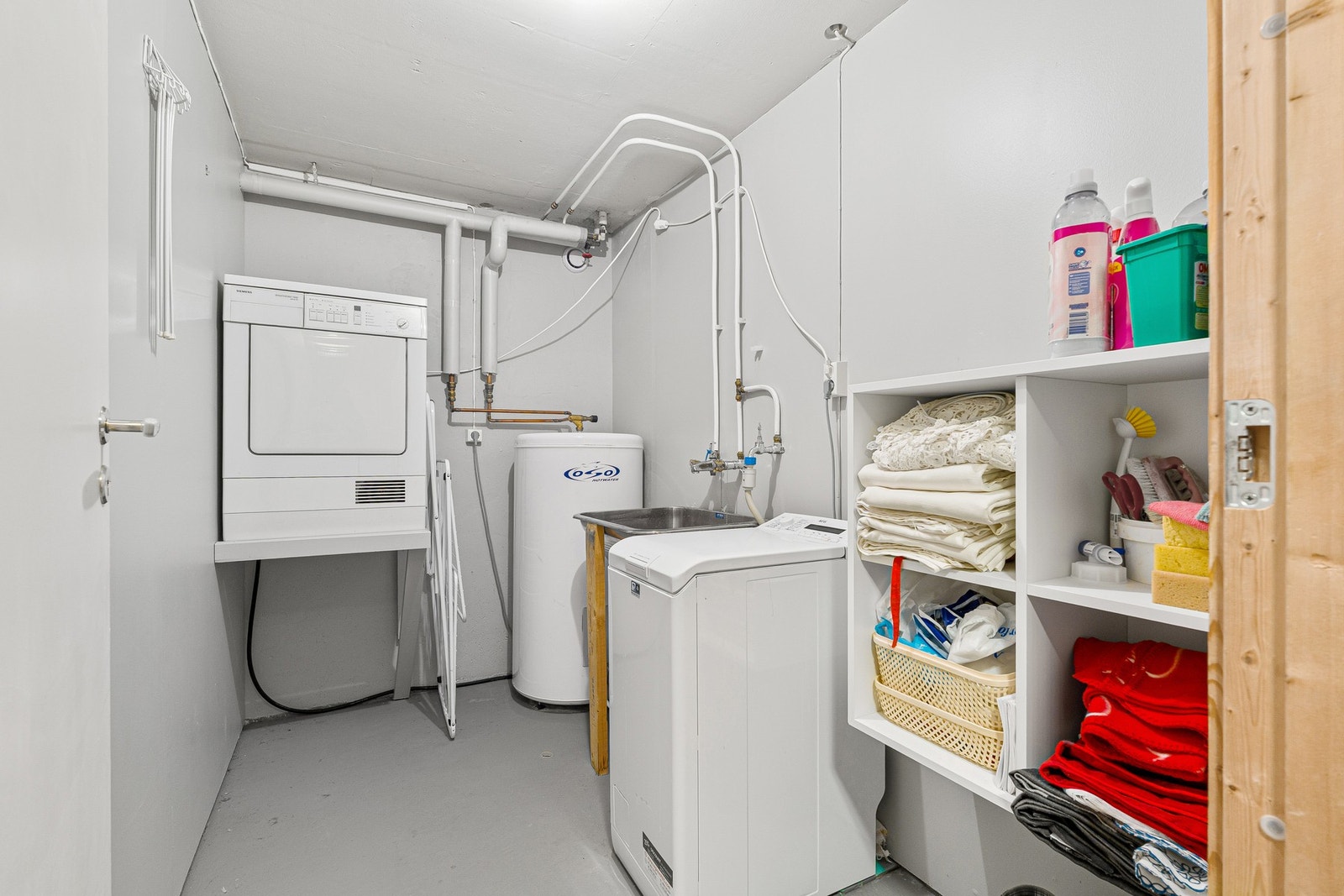Praktisk vaskerom i underetasjen. Galleribilde