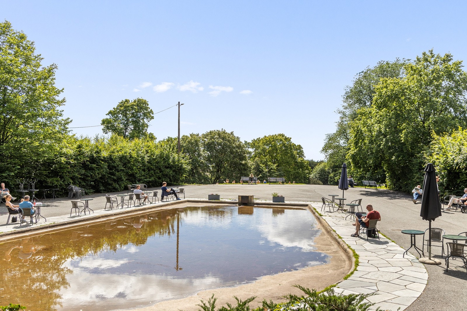 Stensparken, som ligger en kort spasertur unna, er en grønn oase med idylliske turstier og rolige sitteplasser - perfekt for avslapning i hverdagen. Galleribilde