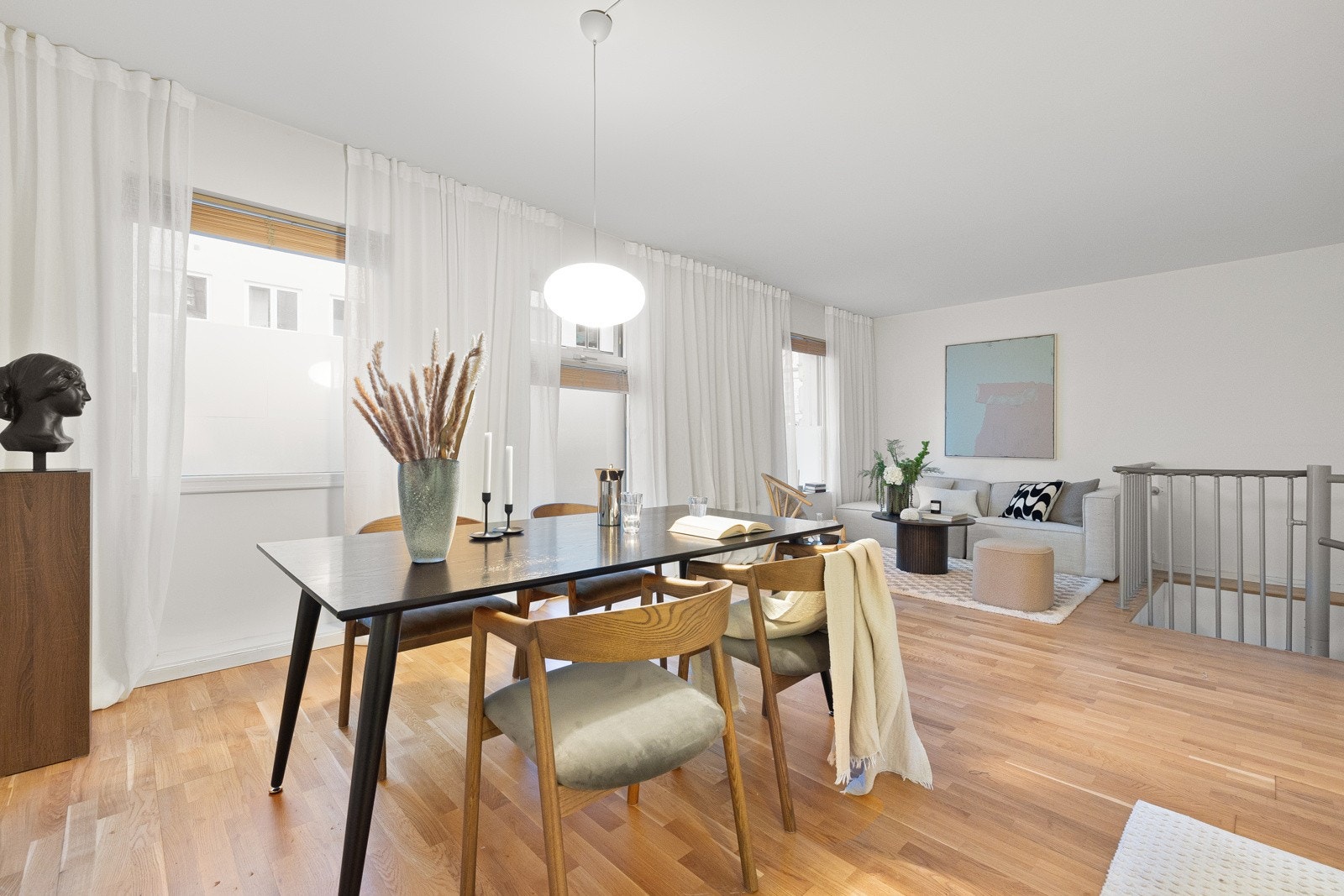 Velkommen til Thereses gate 20 B - Her har vi gleden av å presentere en romslig leilighet over to plan på Bislett/A
damstuen. Galleribilde