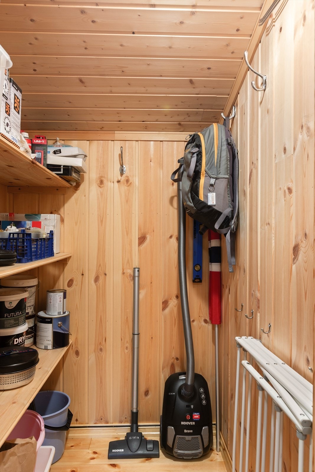 I tilknytning til hyttas gang er det bod med ekstra lagringsplass. Galleribilde