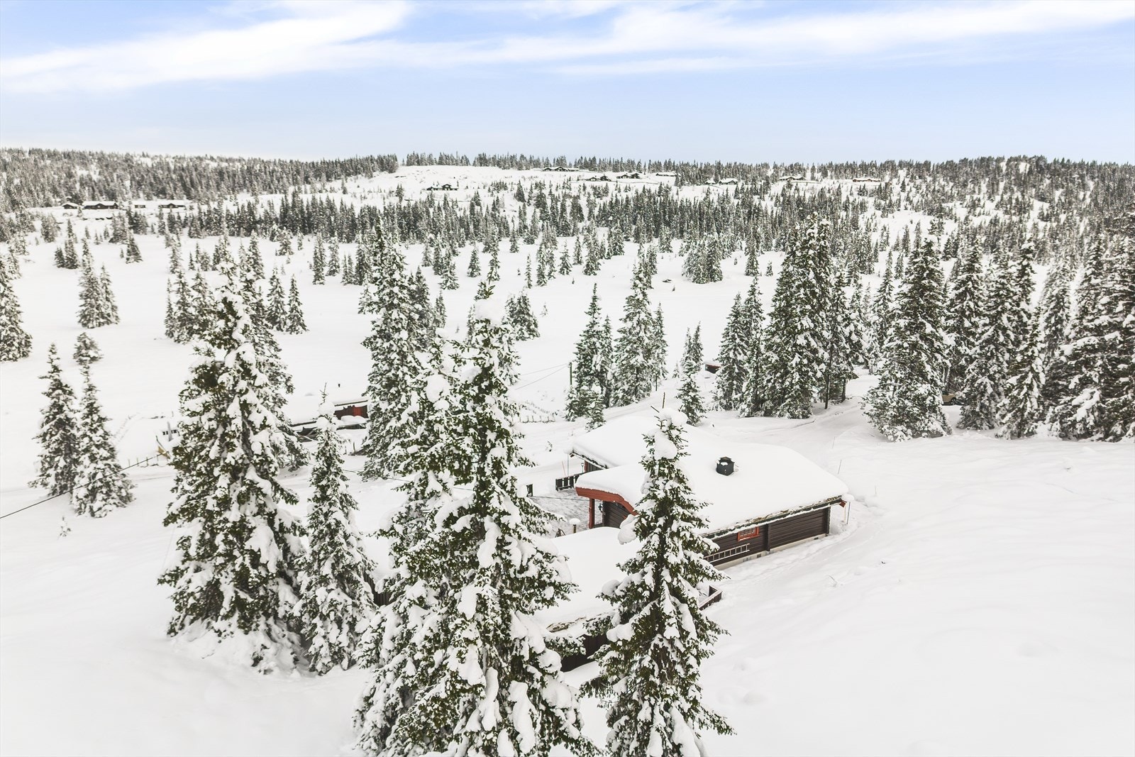 Her kan en sykle på fine stølsveier, gå fjelltur i variert terreng og følge flotte skiløyper milevis innover fjellet. Turer til Goaeren, Skaget og Langsua nasjonalpark kan anbefales sommer som vinter. Galleribilde