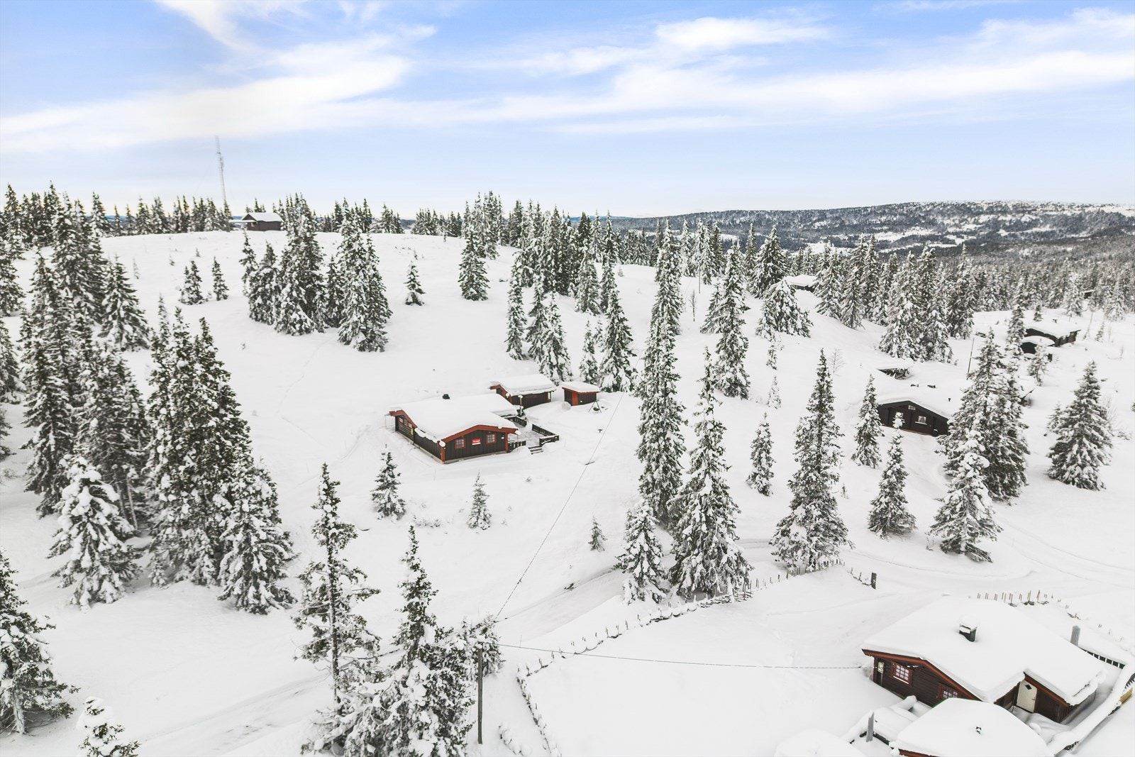 Når en kommer opp hit til Dalen og Vinjaråsen, kan en senke skuldrene i stille og fredelige omgivelser omgitt av vakkert terreng. Galleribilde