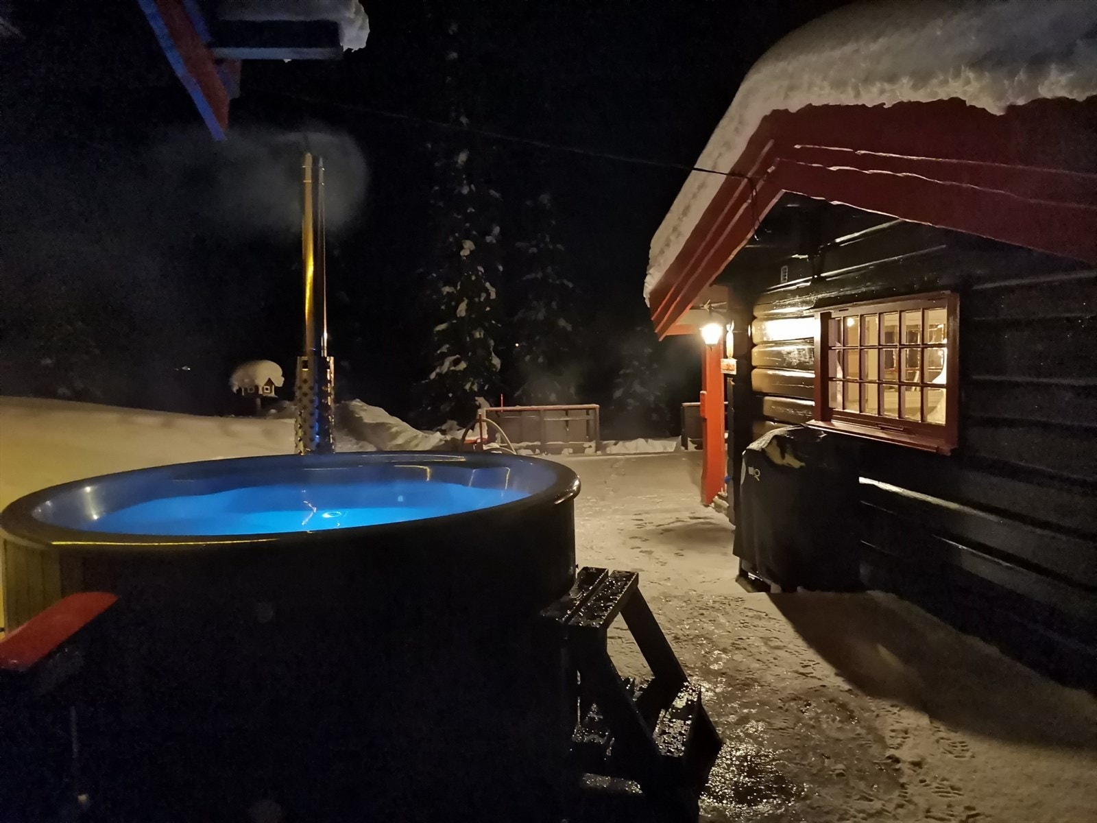 Her kan du nyte rolige kvelder i stampen, rett utenfor hyttedøra. (selgers eget bilde). Galleribilde