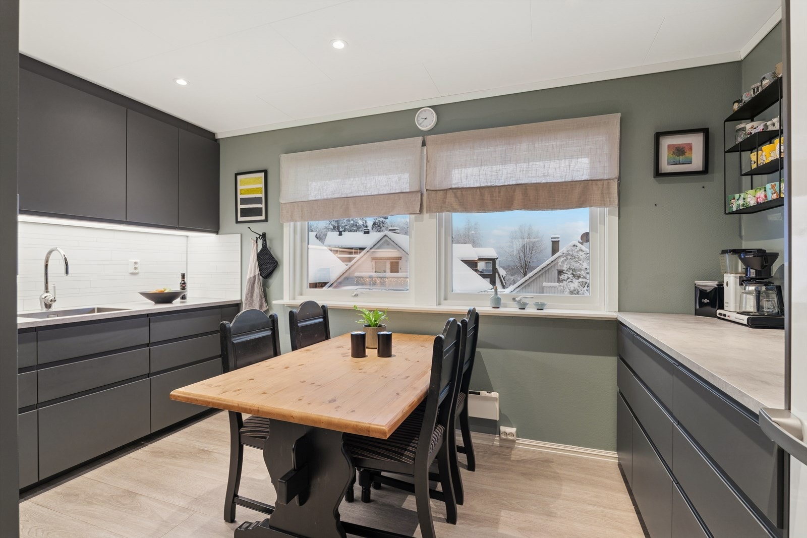 Moderne og lekkert kjøkken fra 2020. Galleribilde