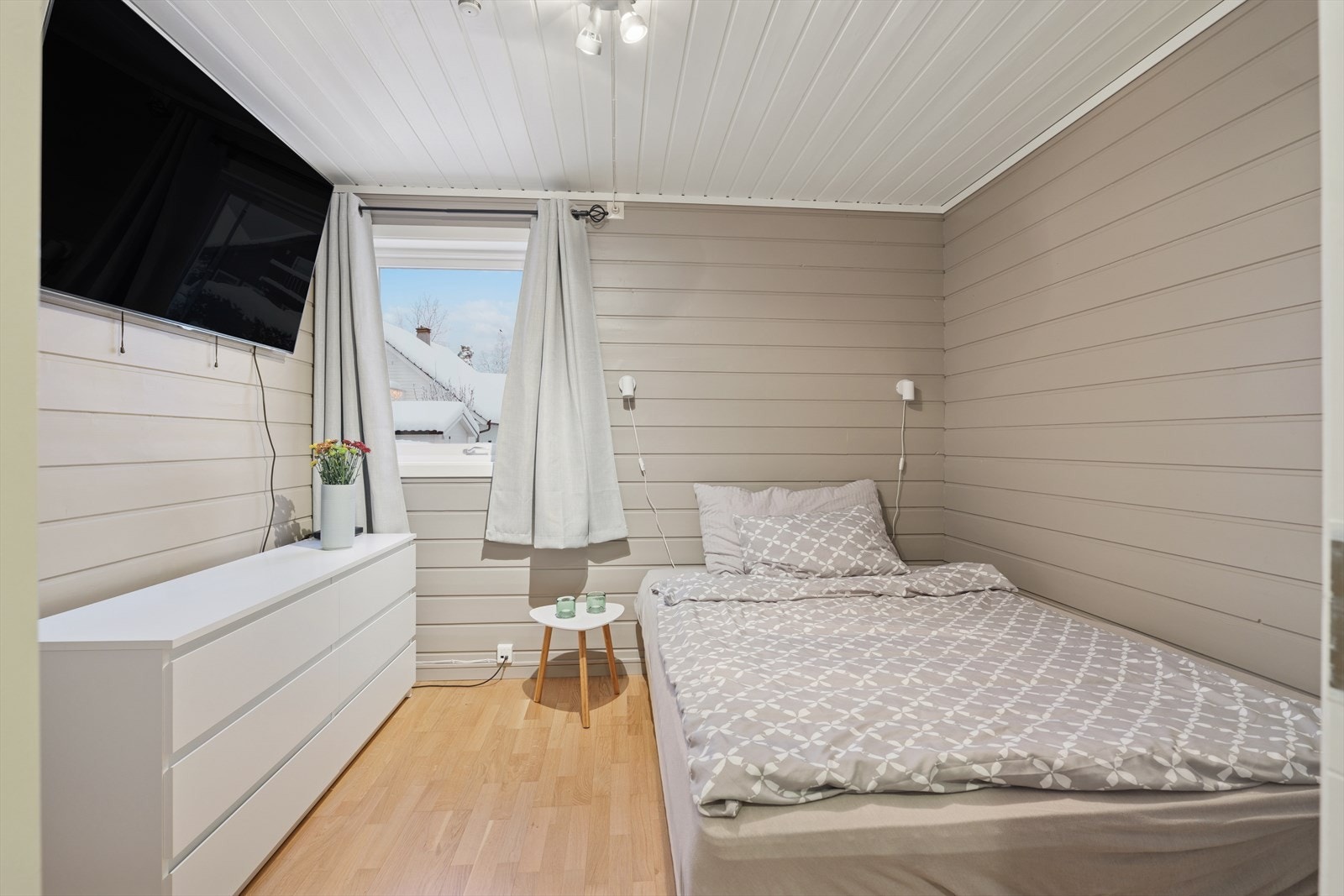 Soverom nr 2 i sokkeletasjen (ikke godkjent for varig opphold, se mer informasjon i prospektet). Galleribilde