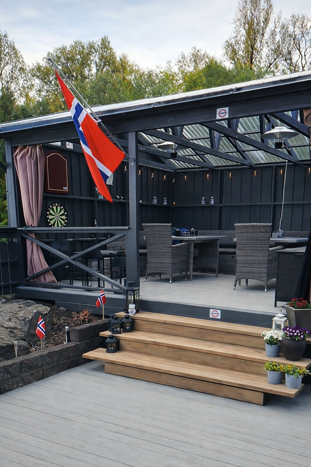 Det er anlagt hagestue mot sydvest - en lun og koselig plass med fin kveldssol på sommerstid. Galleribilde