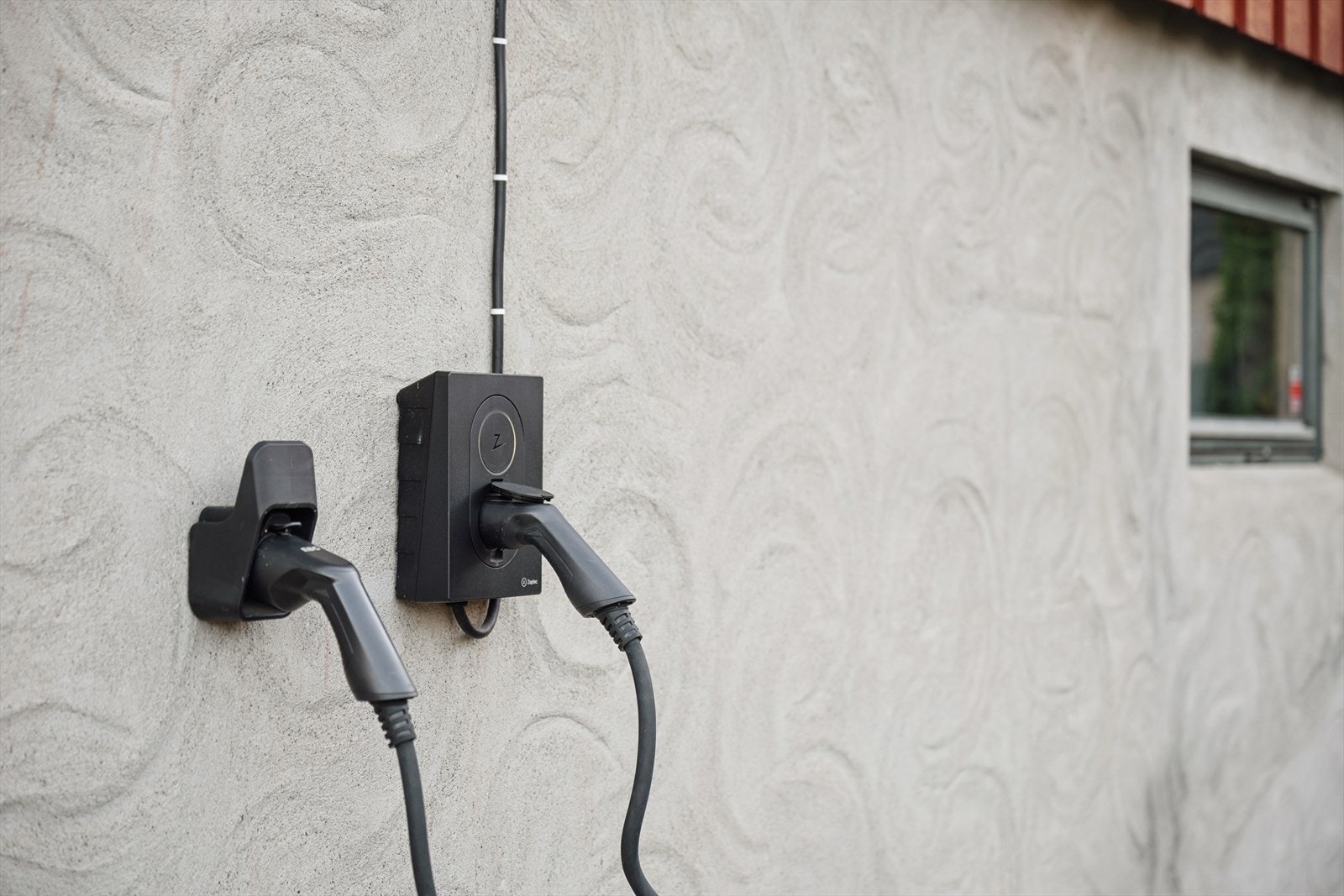 Utvendig lader tll el-bil. Galleribilde