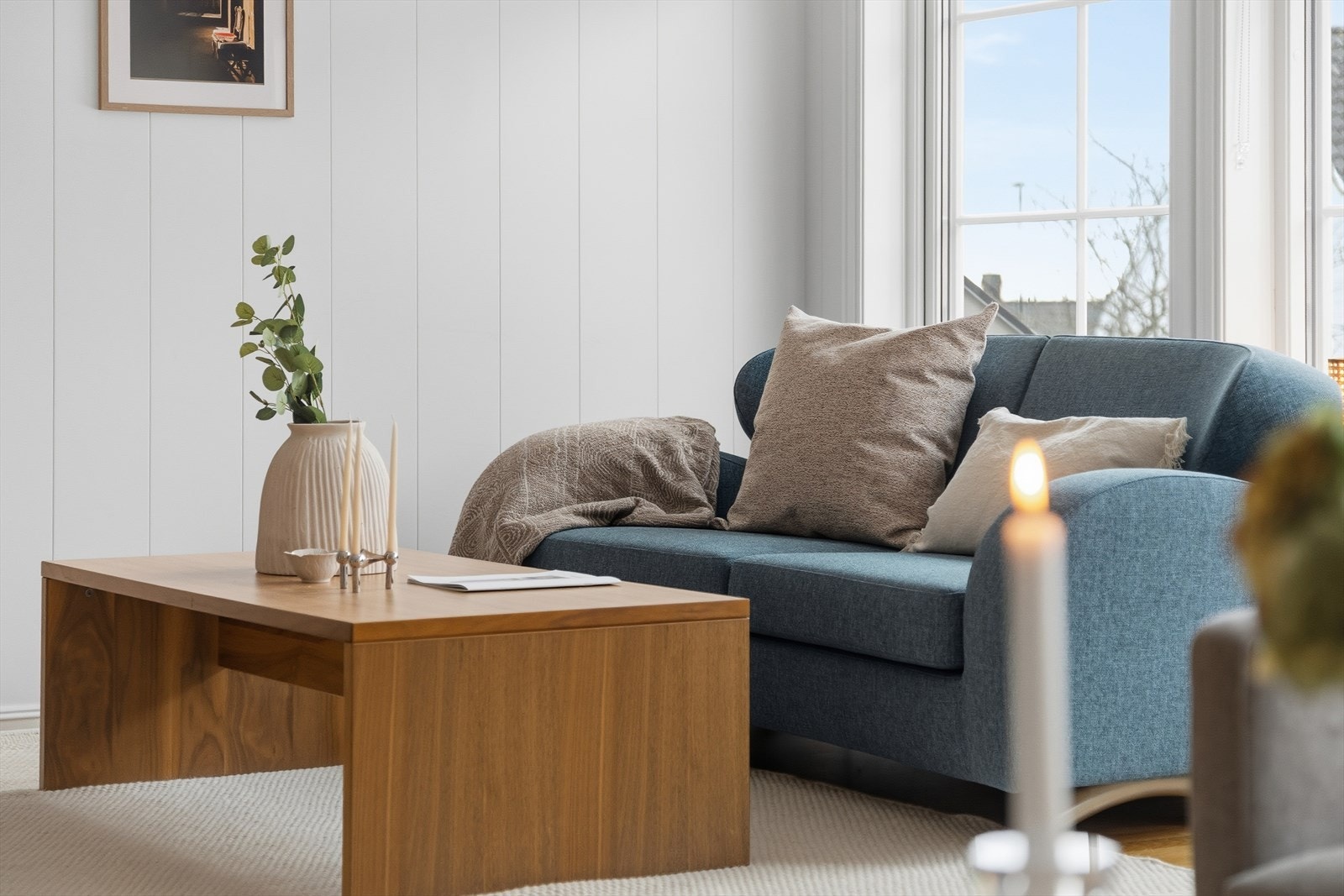 Stuen er romslig og har et flott potensial med mange møbleringsmuligheter. Galleribilde