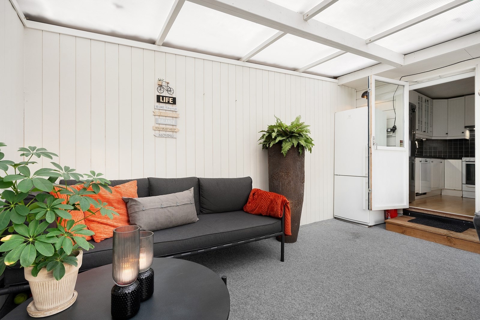 Det er også inngang til hagestuen fra kjøkken. Galleribilde