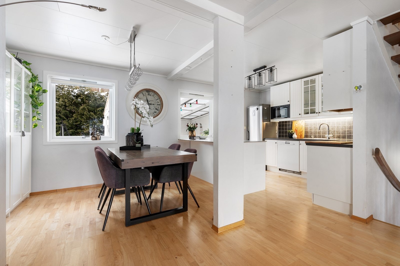 Det er plass til spisebord hvor hele familien kan samles. Galleribilde