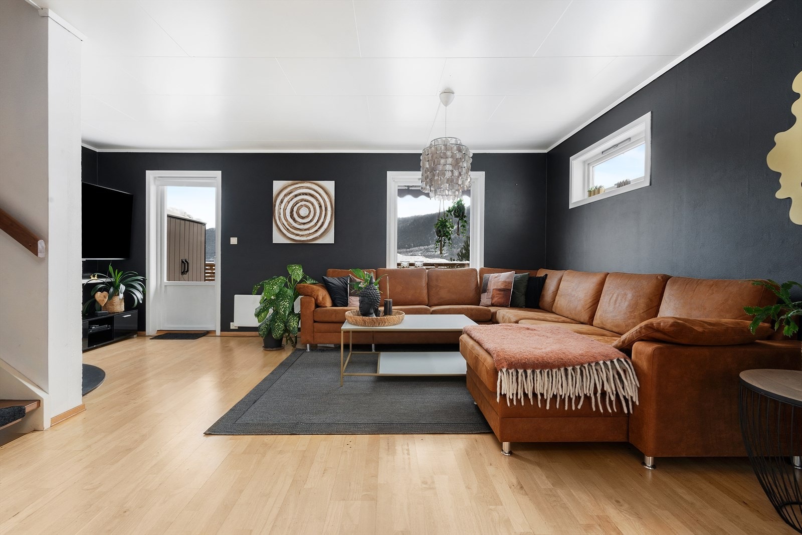 Fra stuen er det utgang til terrasse Galleribilde