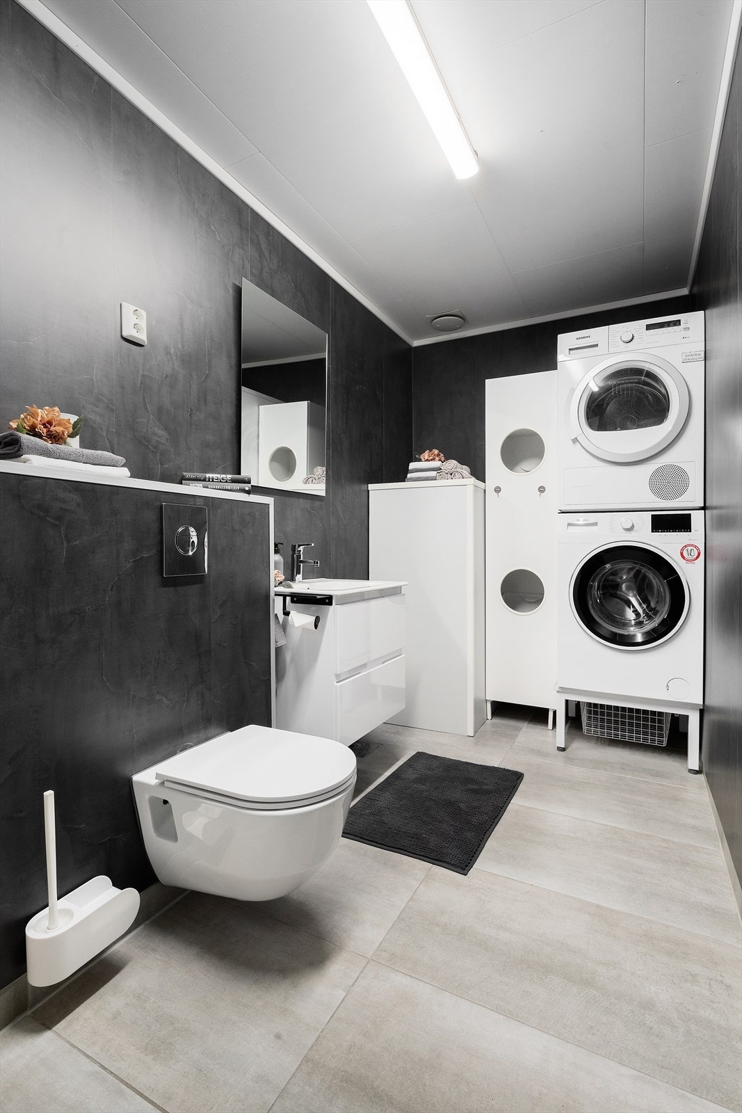 Fint vaskerom som også er innredet med ekstra klosett Galleribilde