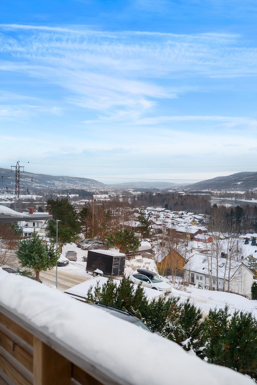 Boligen ligger i et attraktivt, barnevennlig og veletablert område på Solbergmoen. Galleribilde