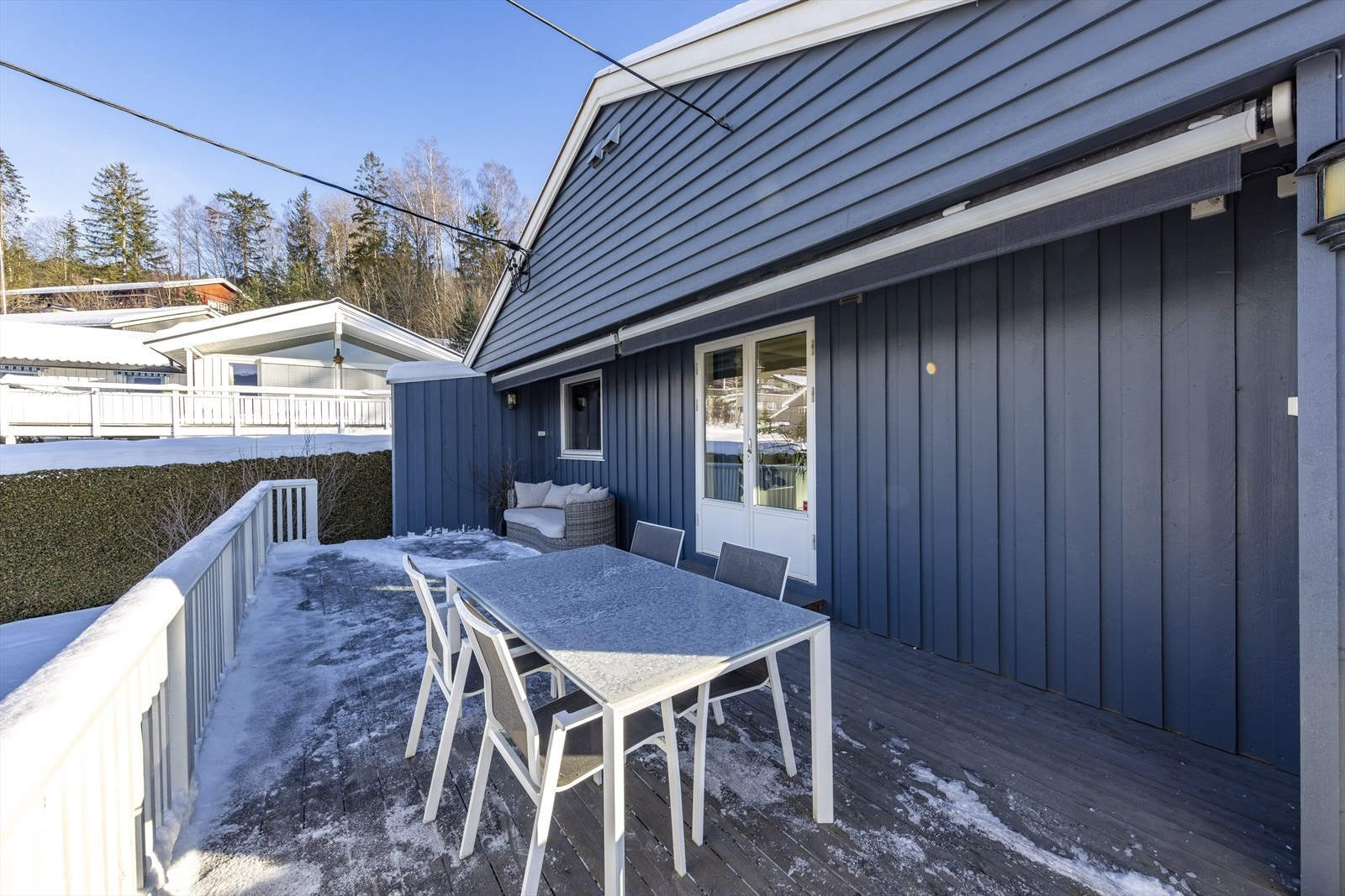 Her er det god plass for utemøblement, grill og annet en måtte ønske. Galleribilde