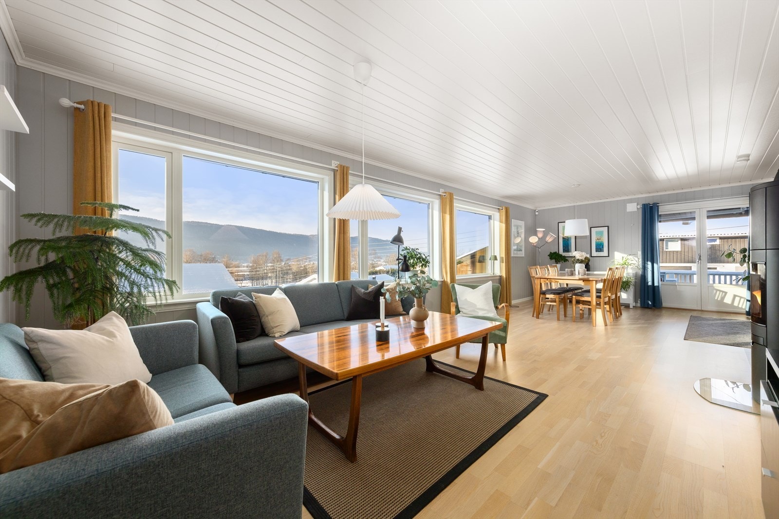 Gode vindusflater sørger for at rommet får godt med naturlig lys. Galleribilde