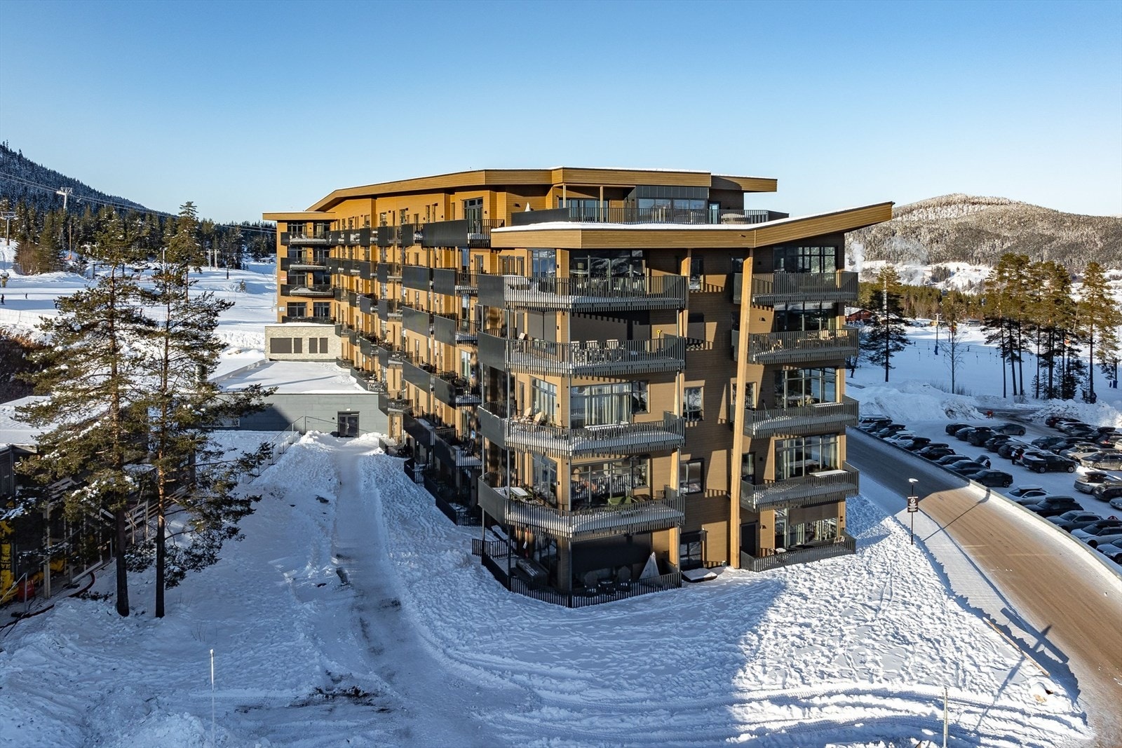 Om du er glad i ski, snø og flott natur, samt kort avstand til bakken og alle fasiliteter, er denne leiligheten midt i blinken for deg! Galleribilde