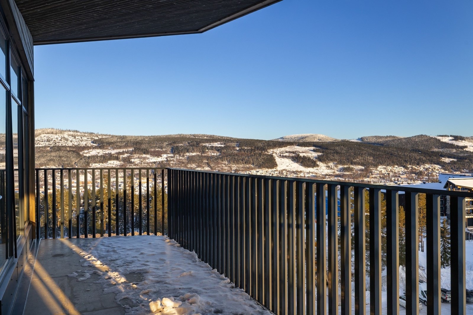 Leilighetens beliggenhet i 5.etasje gir en nydelig utsikt fra balkongen utover Trysilfjellet og ikke minst fantastiske solforhold. Galleribilde