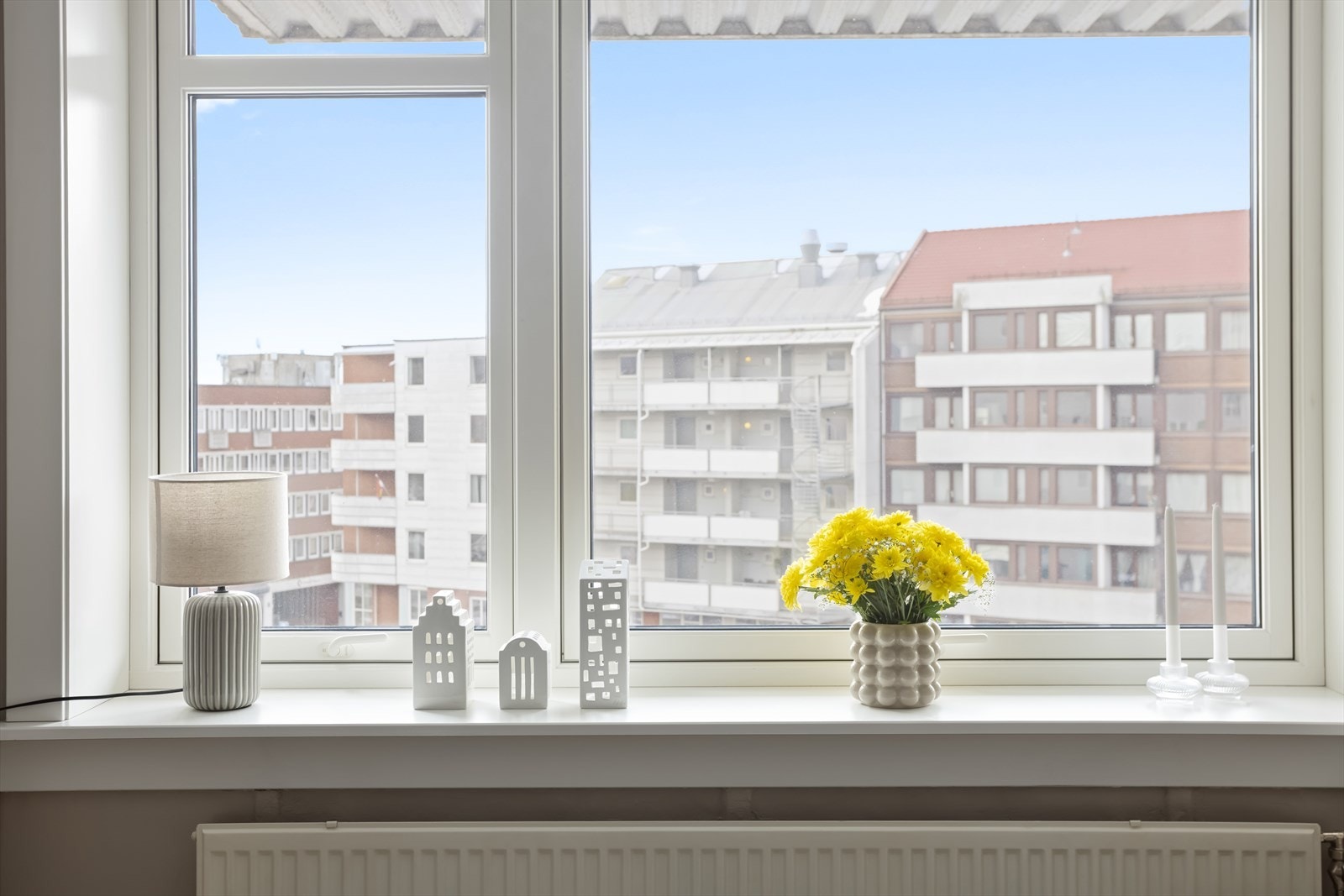 Med den gjennomgående planløsningen er rikelig mengde naturlig lysinnslip med på kjøpet. Galleribilde