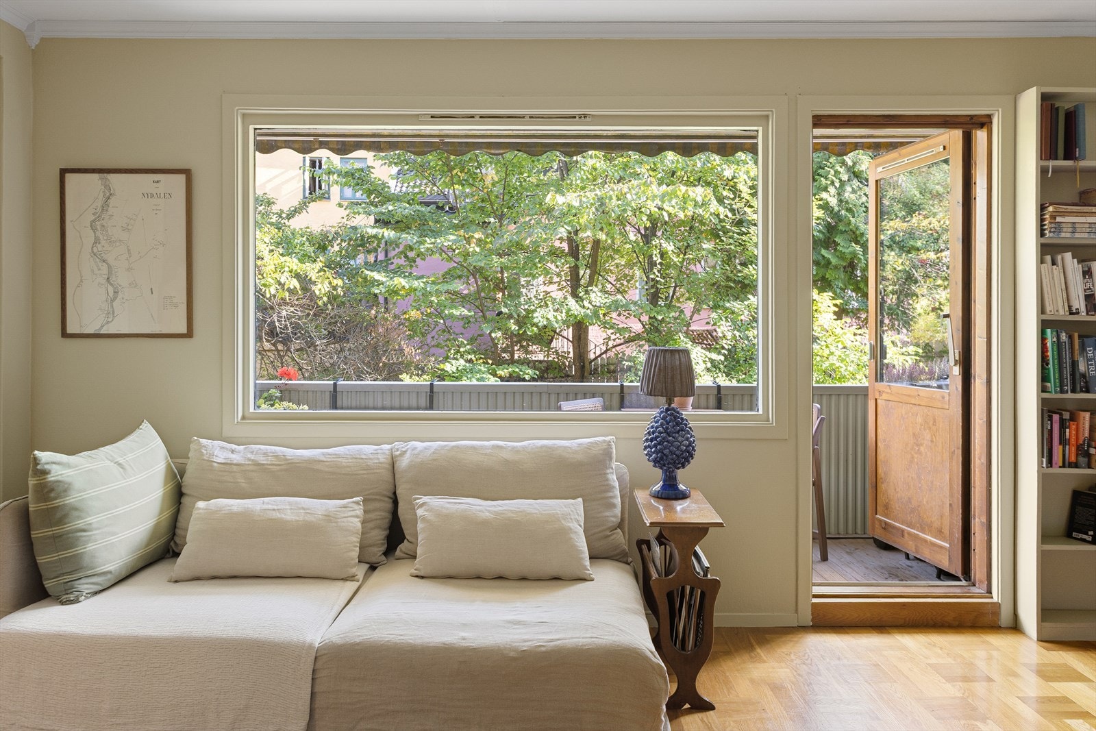 Fra den åpne stuen har du adkomst til en nydelig balkong! Galleribilde