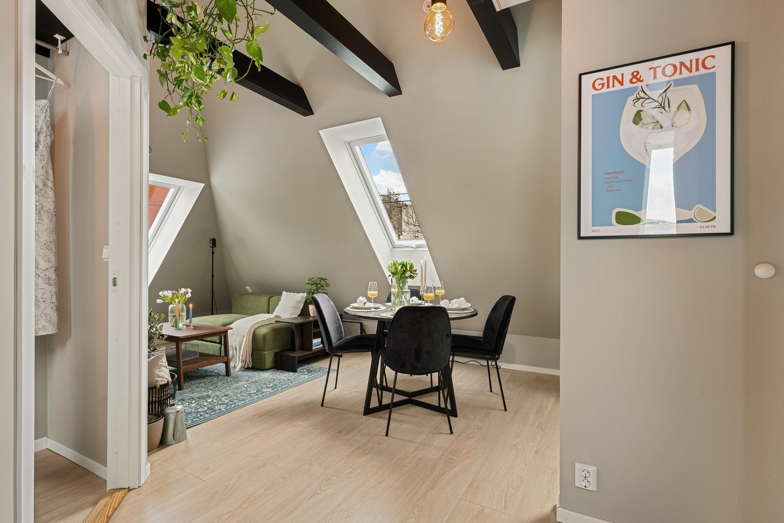 - Lys og innbydende med smakfulle detaljer - her bor du sentralt med gangavstand til både bybane, buss og servicetilbud - Galleribilde