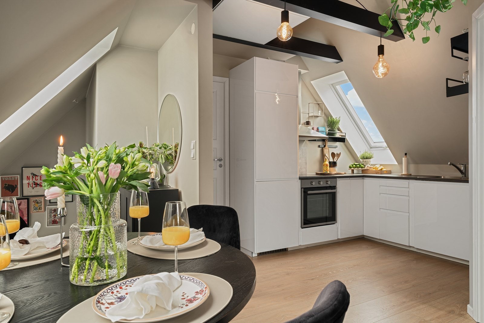 - En særs lekker og påkostet (2021) toppleilighet med smart planløsning, generøs takhøyde og vindusflater vendt mot ulike himmelretninger - Galleribilde