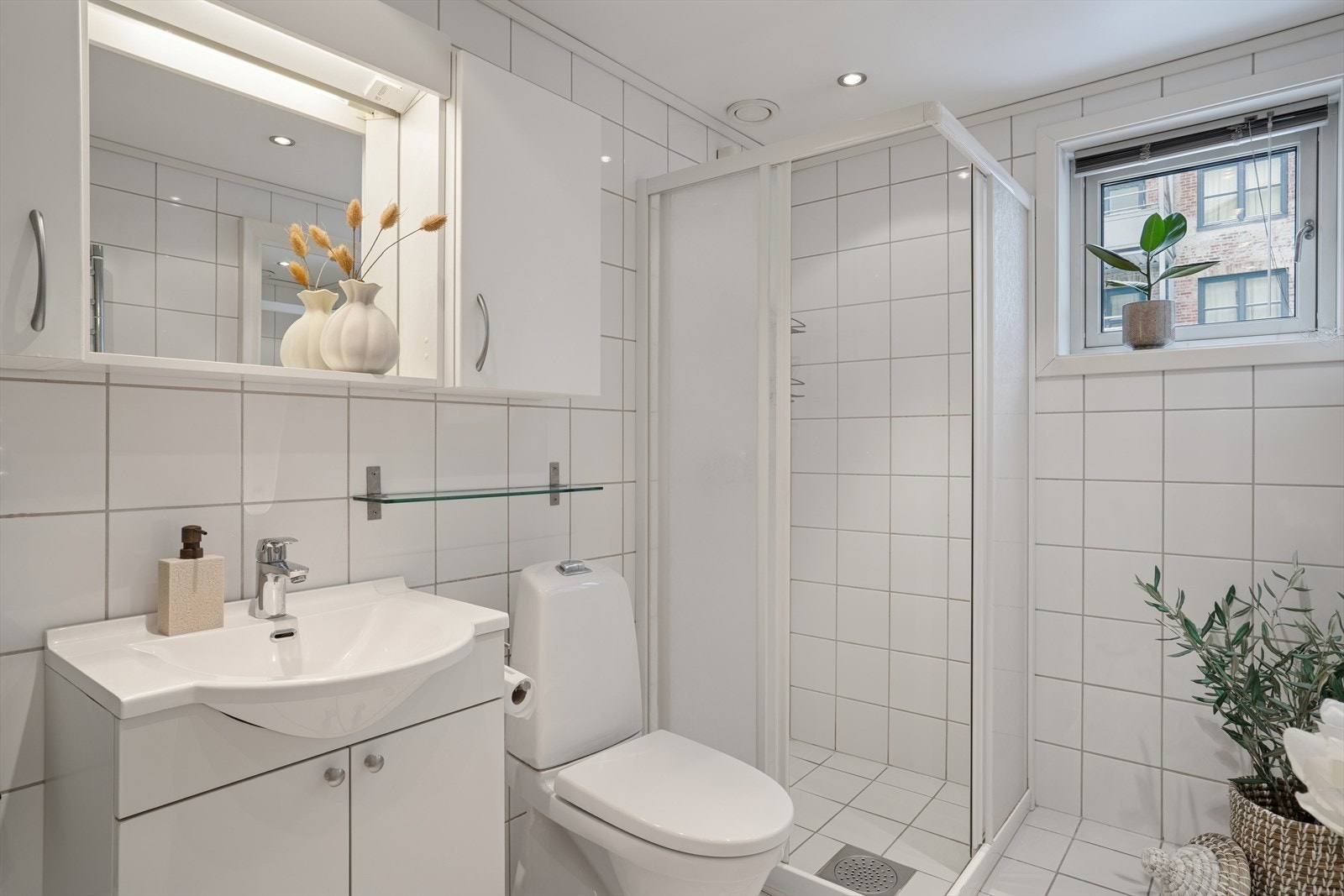 Baderommet er fra byggeår 2004 Galleribilde