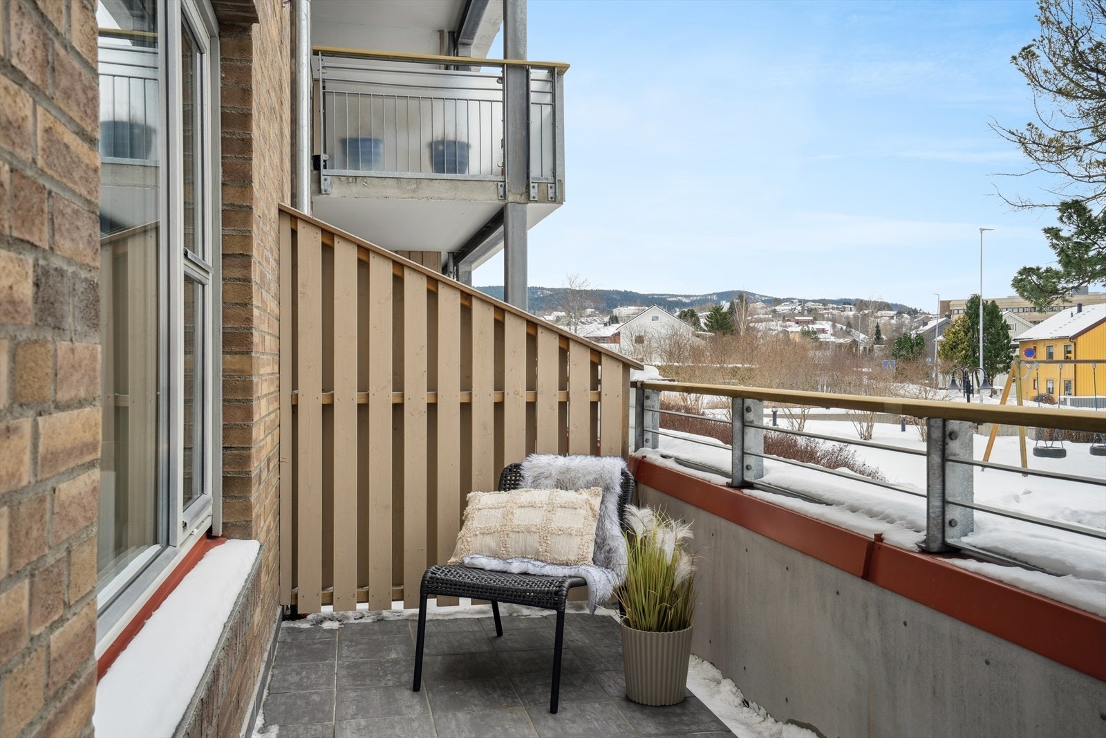 Nyt solrike dager på terrassen. Galleribilde