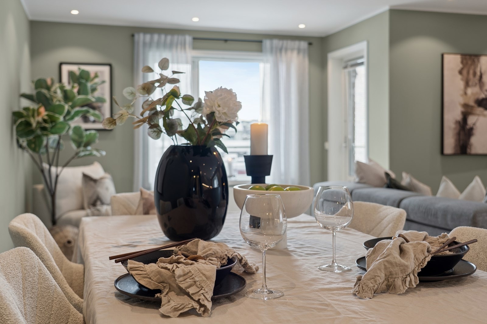 Dette er boligen for deg som ønsker deg romslig leilighet, med god standard man kan flytte rett inn i og som har trappefri adkomst Galleribilde