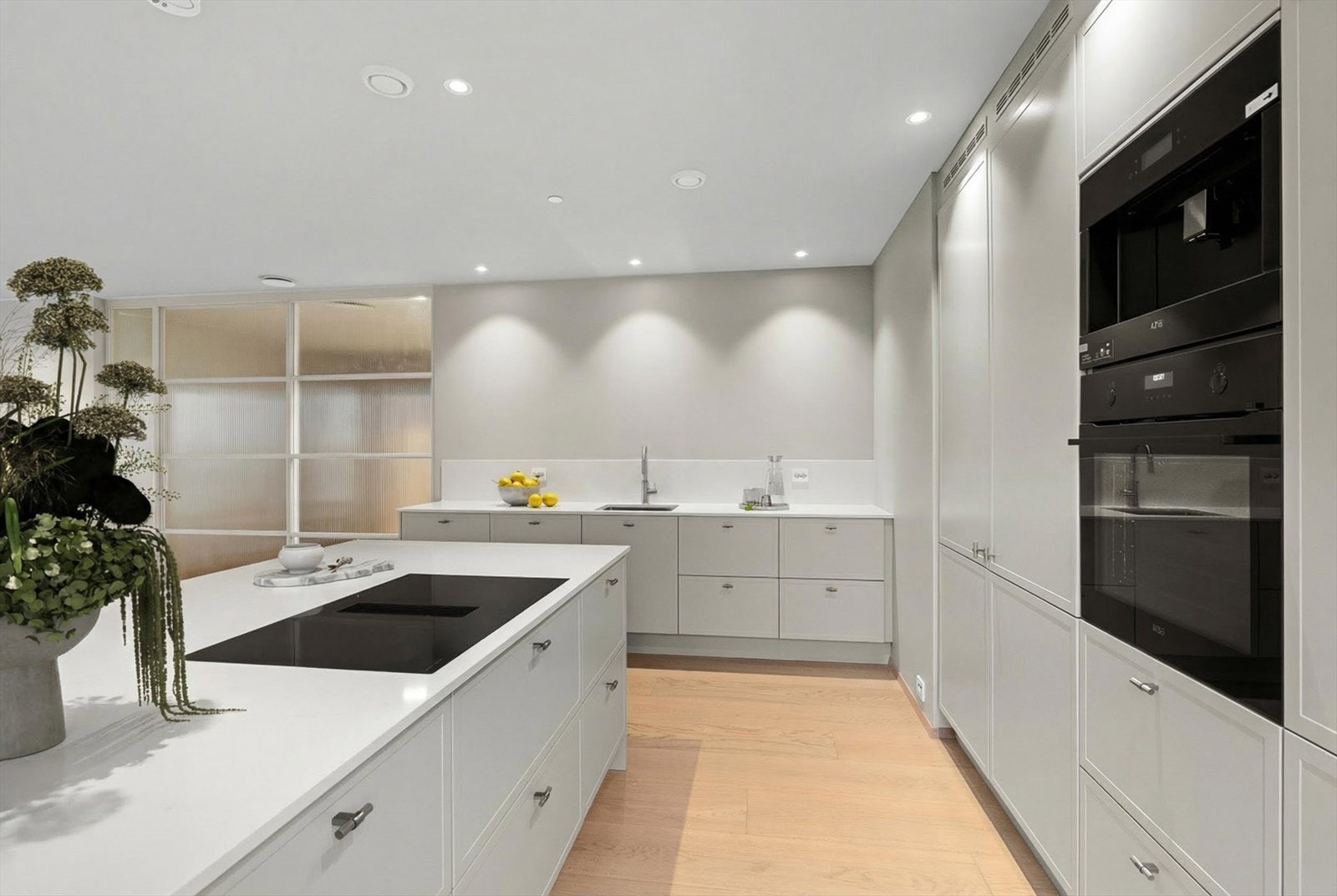 Oppgradert og detaljrikt Strai kjøkken Galleribilde