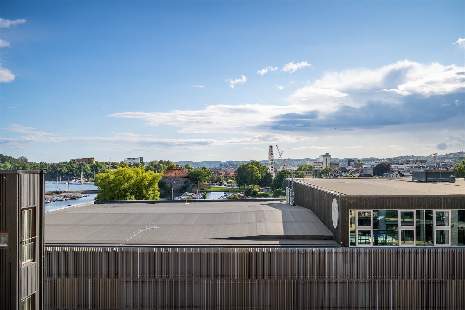 Utsikt fra balkon over Festningen Galleribilde