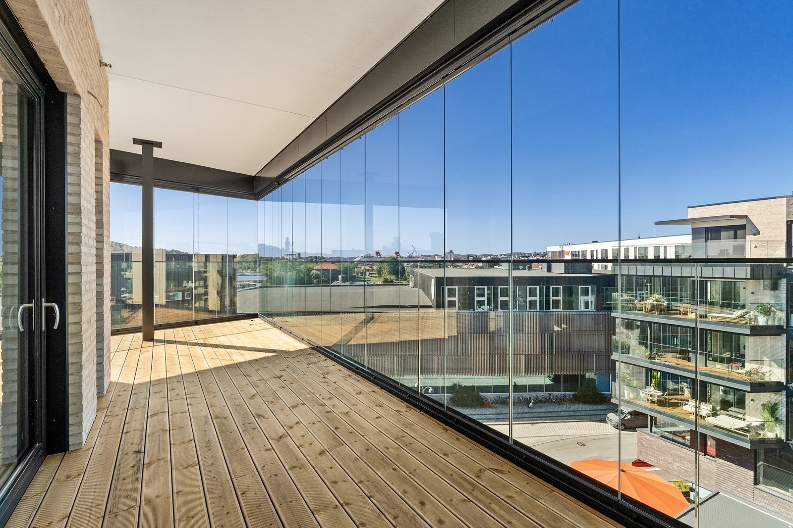 Balkongen har sol hele dagen Galleribilde