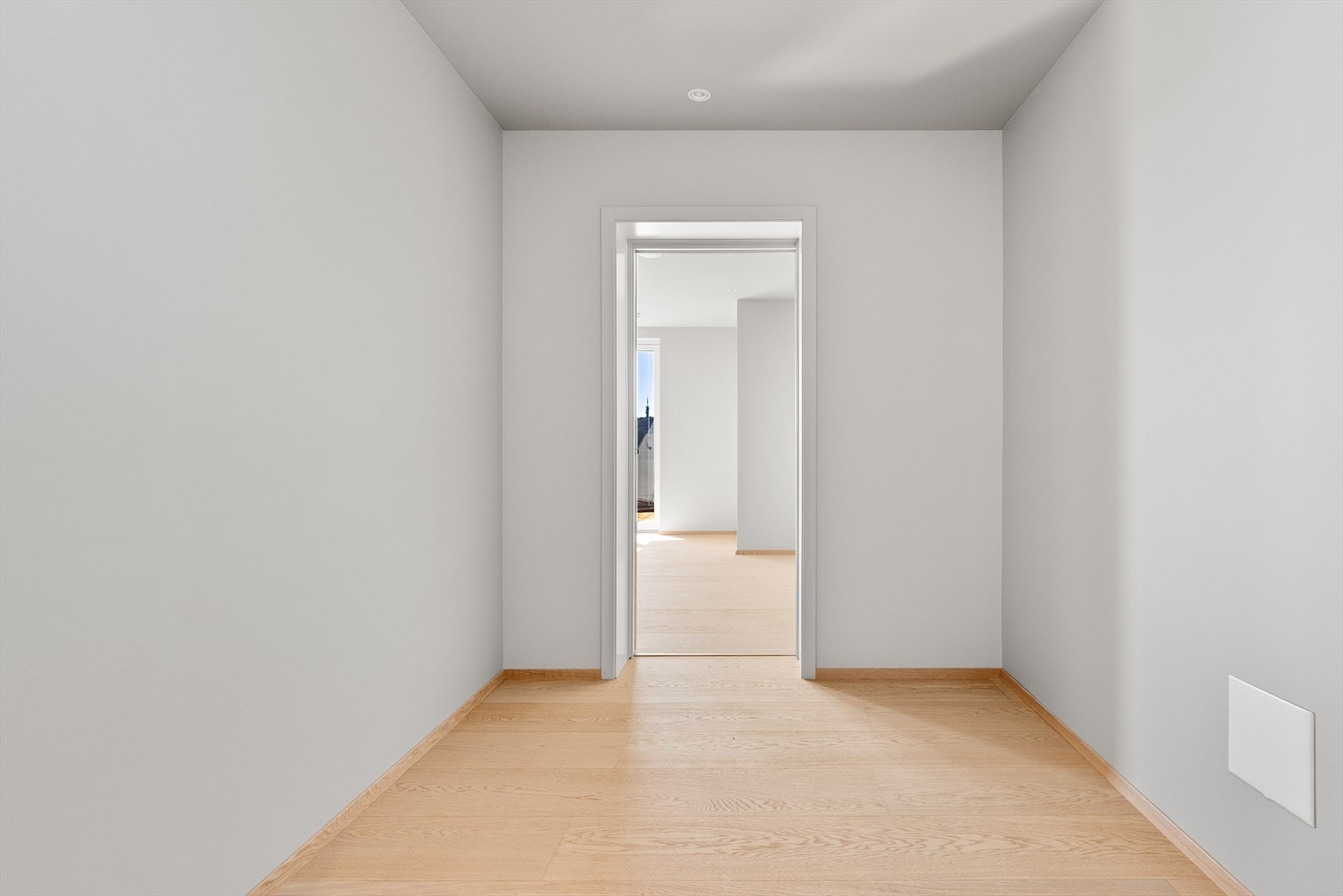 I tilknytning til hovedsoverommet er det ett romslig walk in closet Galleribilde