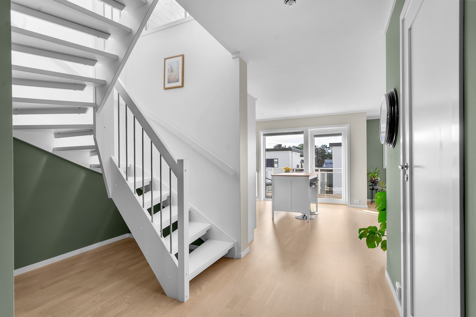 Leiligheten er gjennomgående med rikelig lysinnslipp fra flere sider. Galleribilde