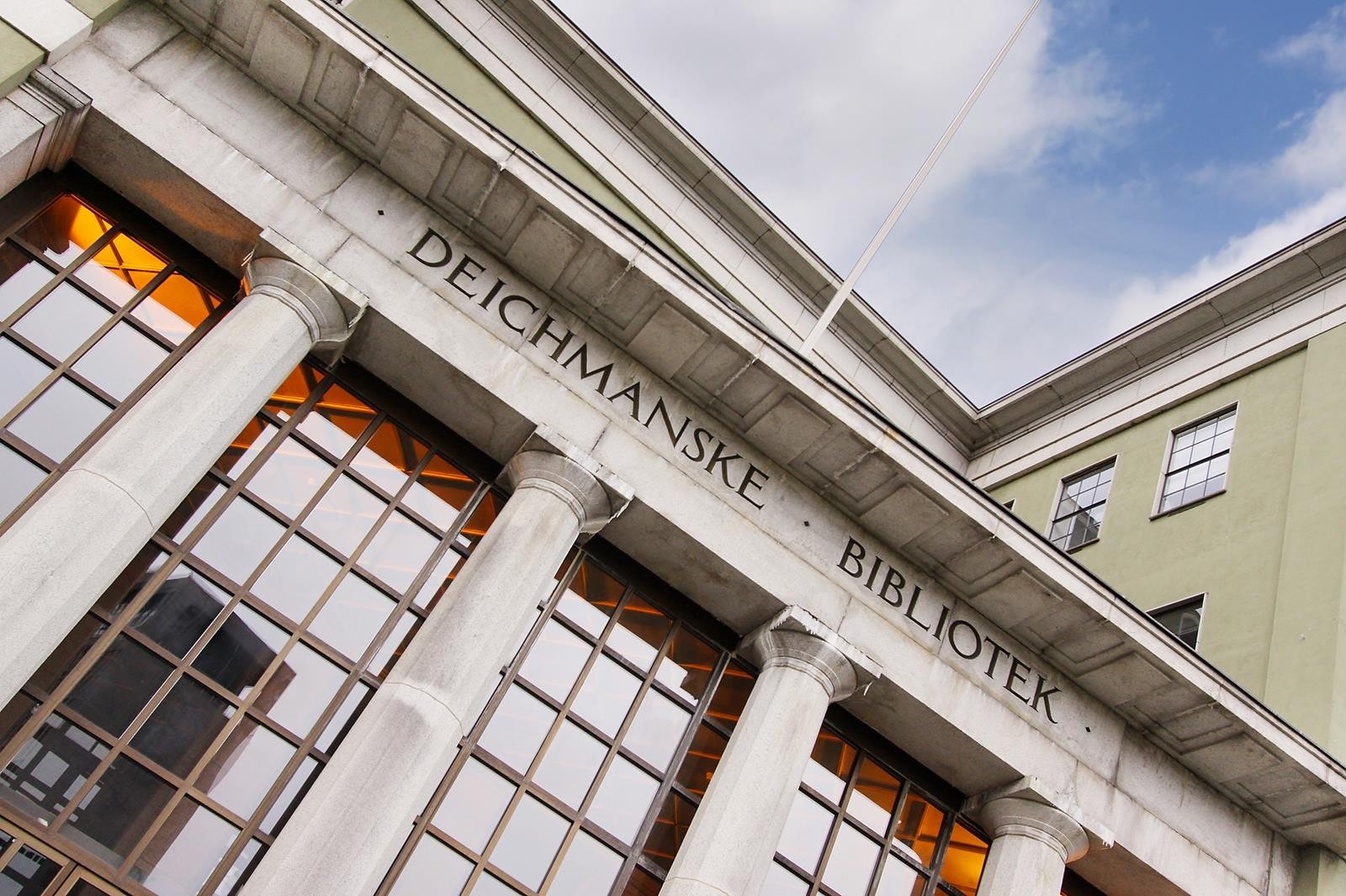 En kort spasertur unna ligger Deichmanske Bibliotek Galleribilde
