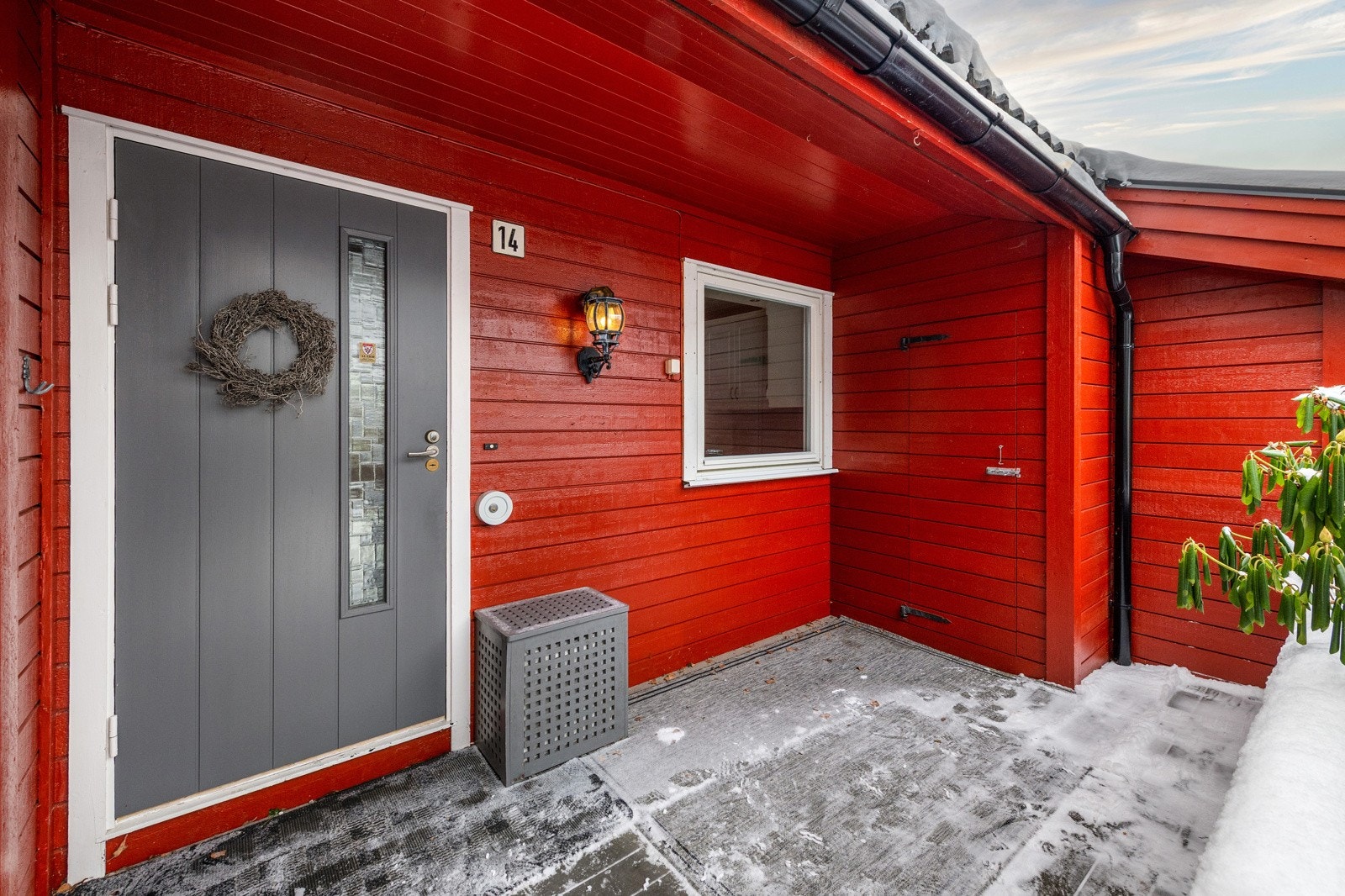 Godt overbygg og praktisk liten bod Galleribilde