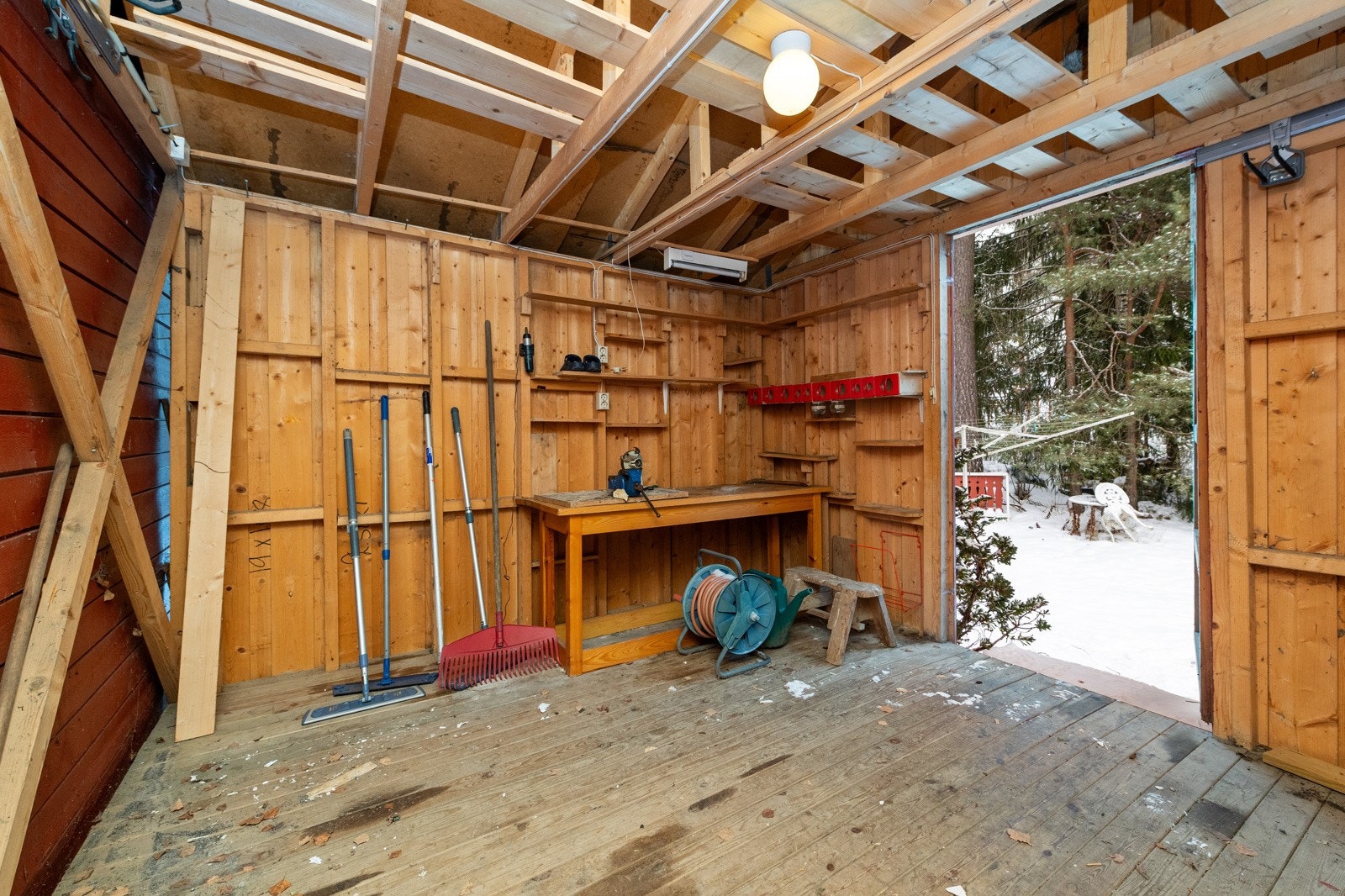 Fra uteboden Galleribilde