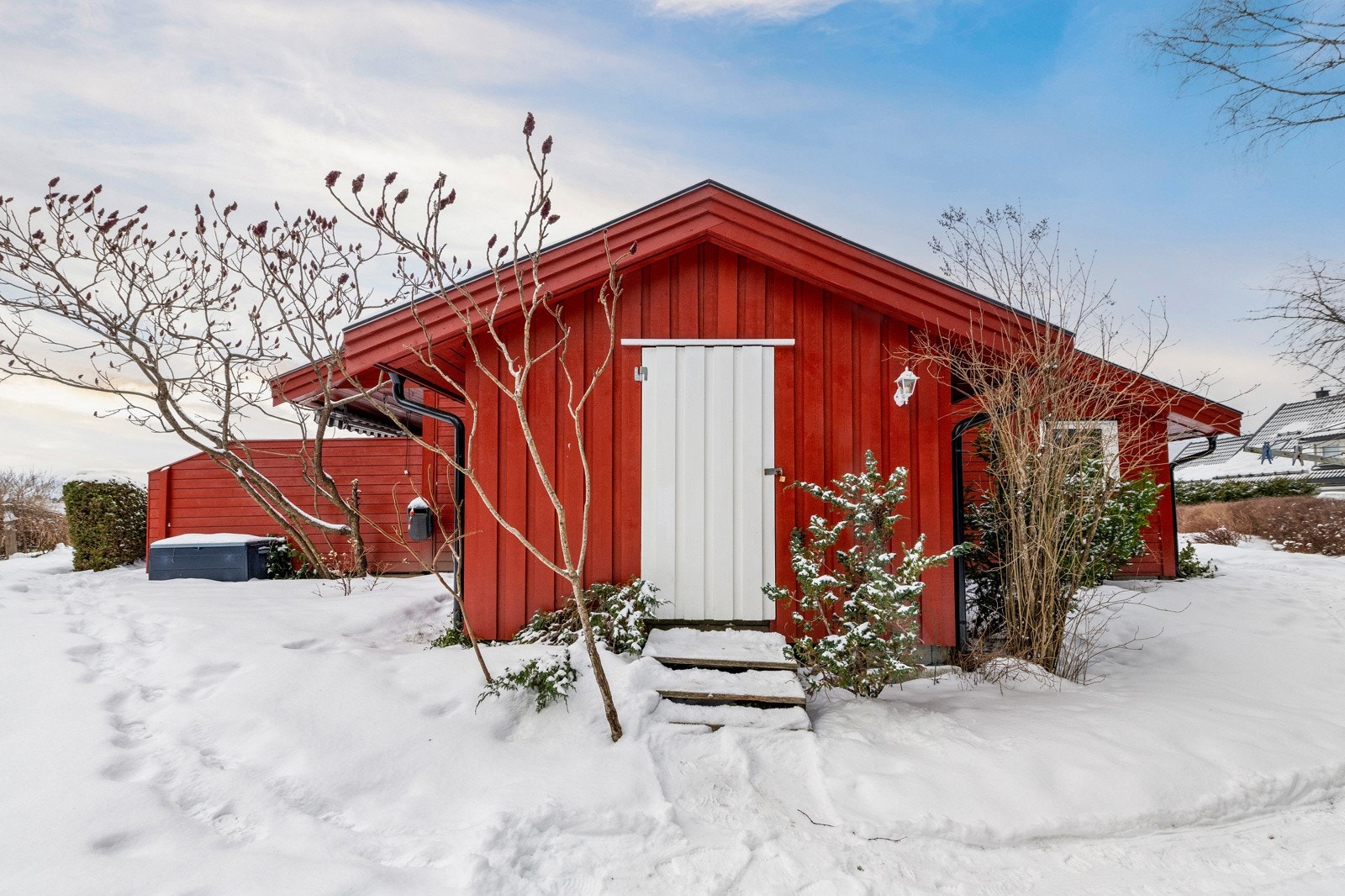 Romslig utebod påbygget på enden Galleribilde