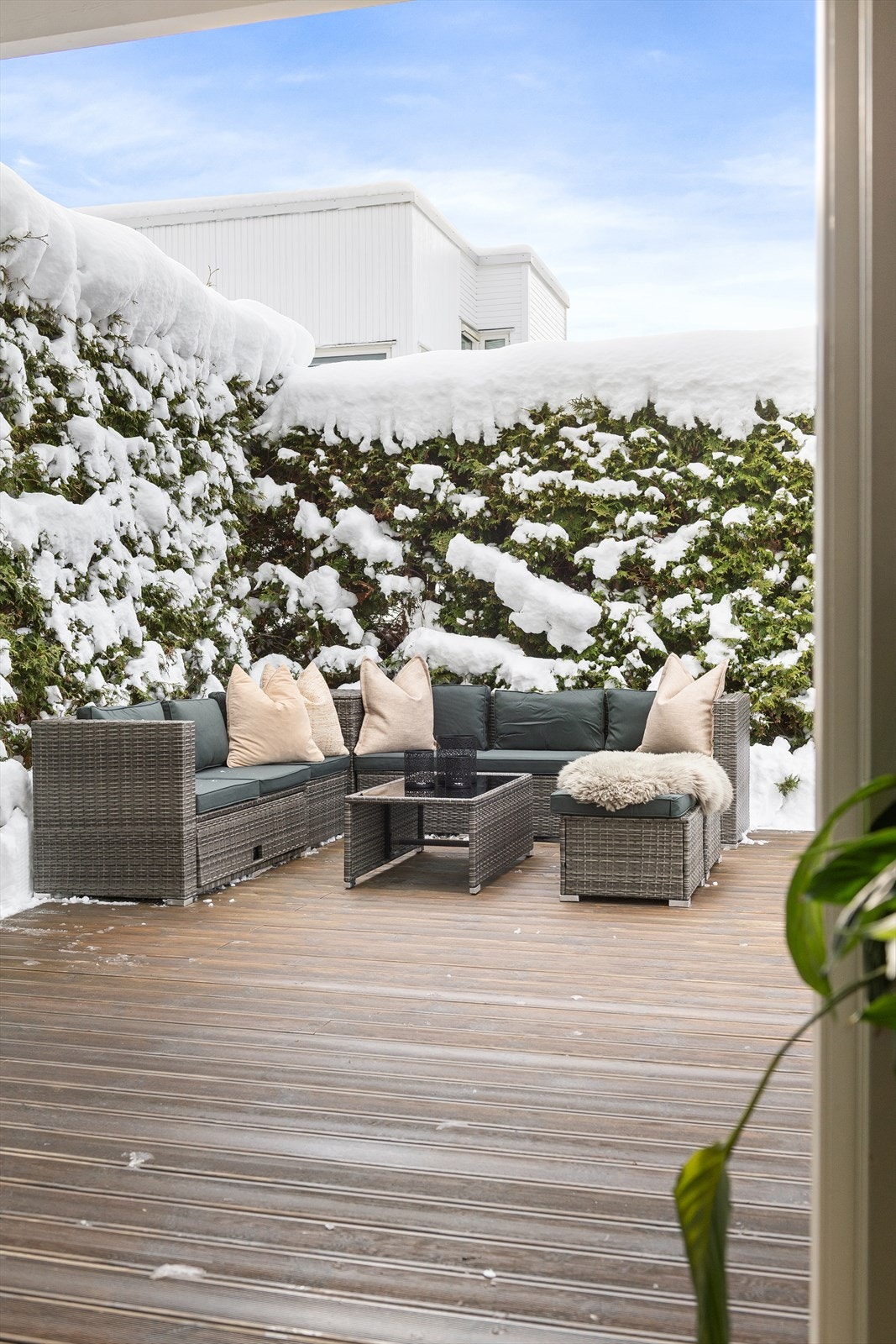 Leiligheten ligger i et nyere felt på Flisnes, et trivelig nabolag der du får både natur, trygghet og komfort i ett Galleribilde