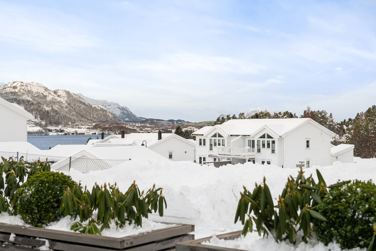 Området byr på vakker natur og flotte turmuligheter rett utenfor døren. Galleribilde
