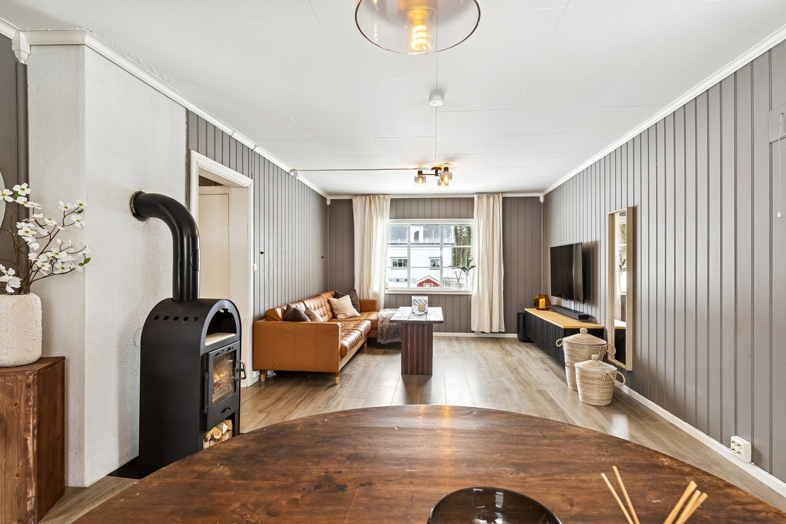 En luft-til-luft varmepumpe fra 2004 sørger for effektiv oppvarming. Galleribilde