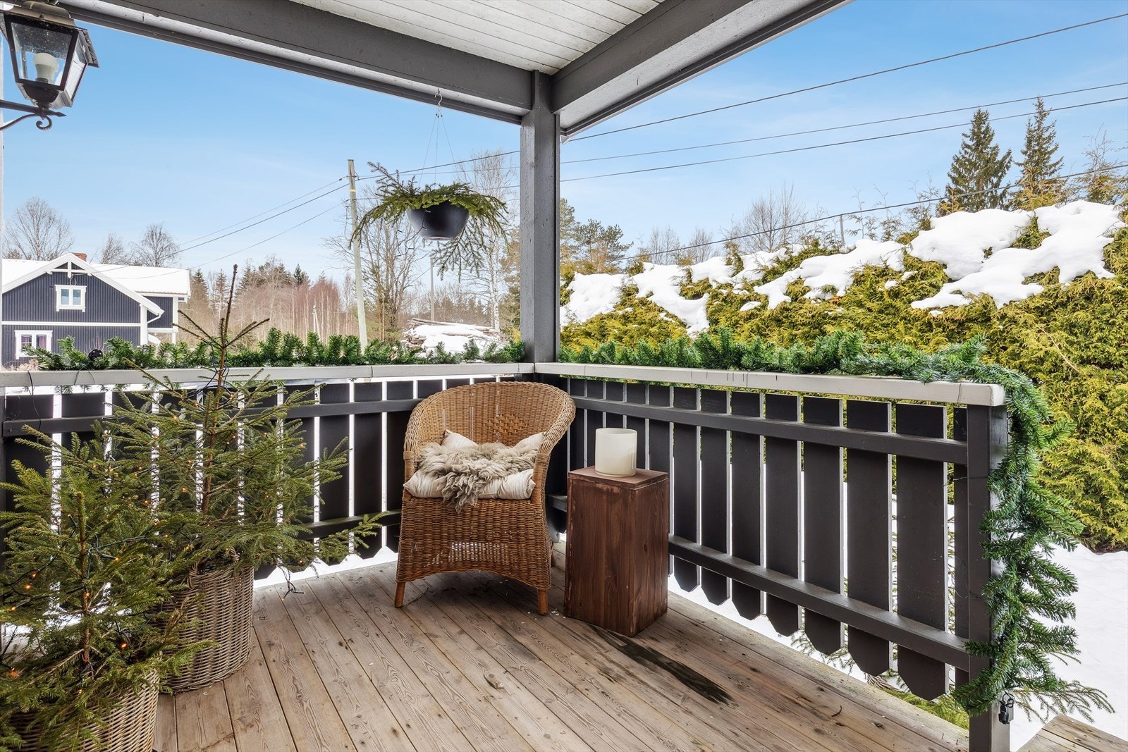 Overbygget entréterrasse på 7 m² ved inngangspartiet. Galleribilde