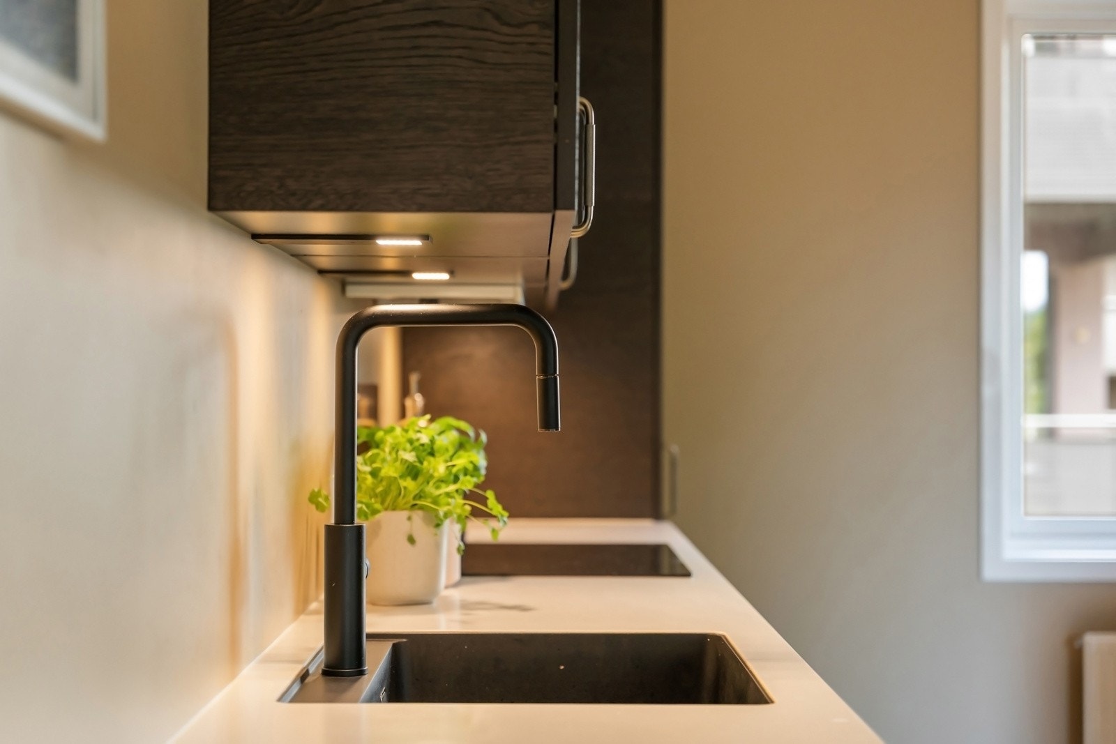 Benkeplater i Kvik Core og elektronisk lekkasjestopper er etablert - Avtrekk via mekanisk avtrekksanlegg i boenheten. Galleribilde